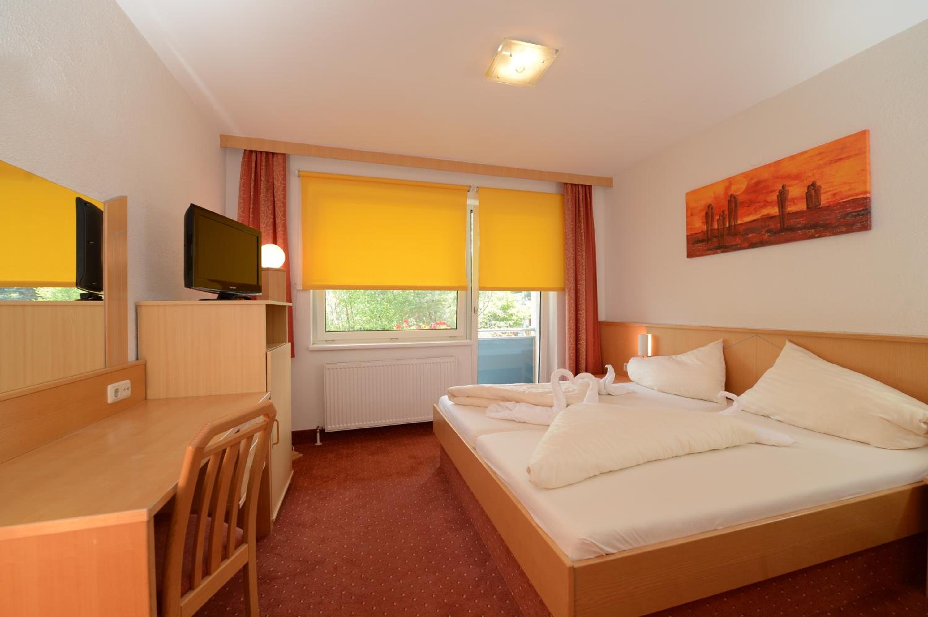 Double Room with Balcony and Lake View