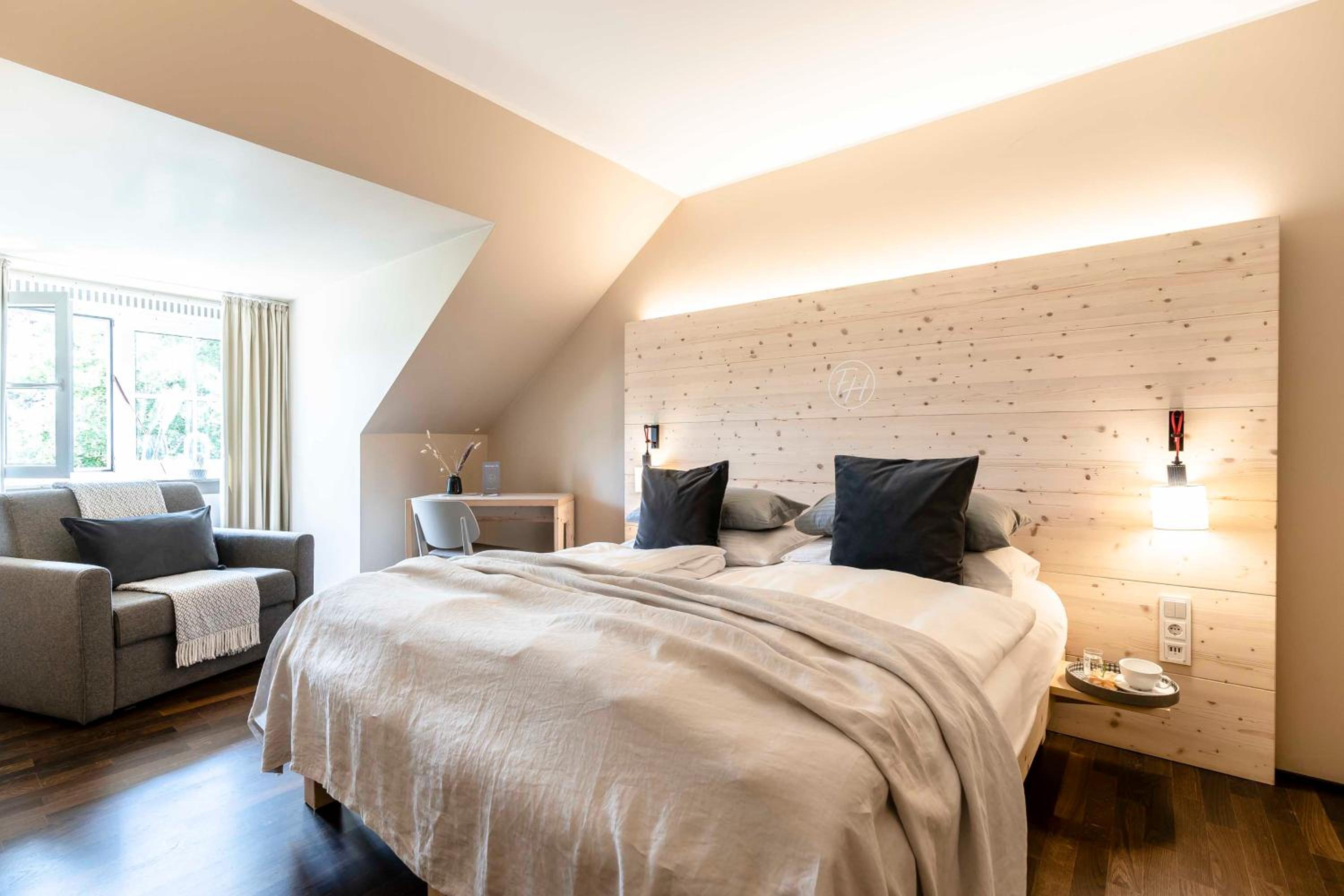Deluxe Double Room (2 Adults + 1 Child)