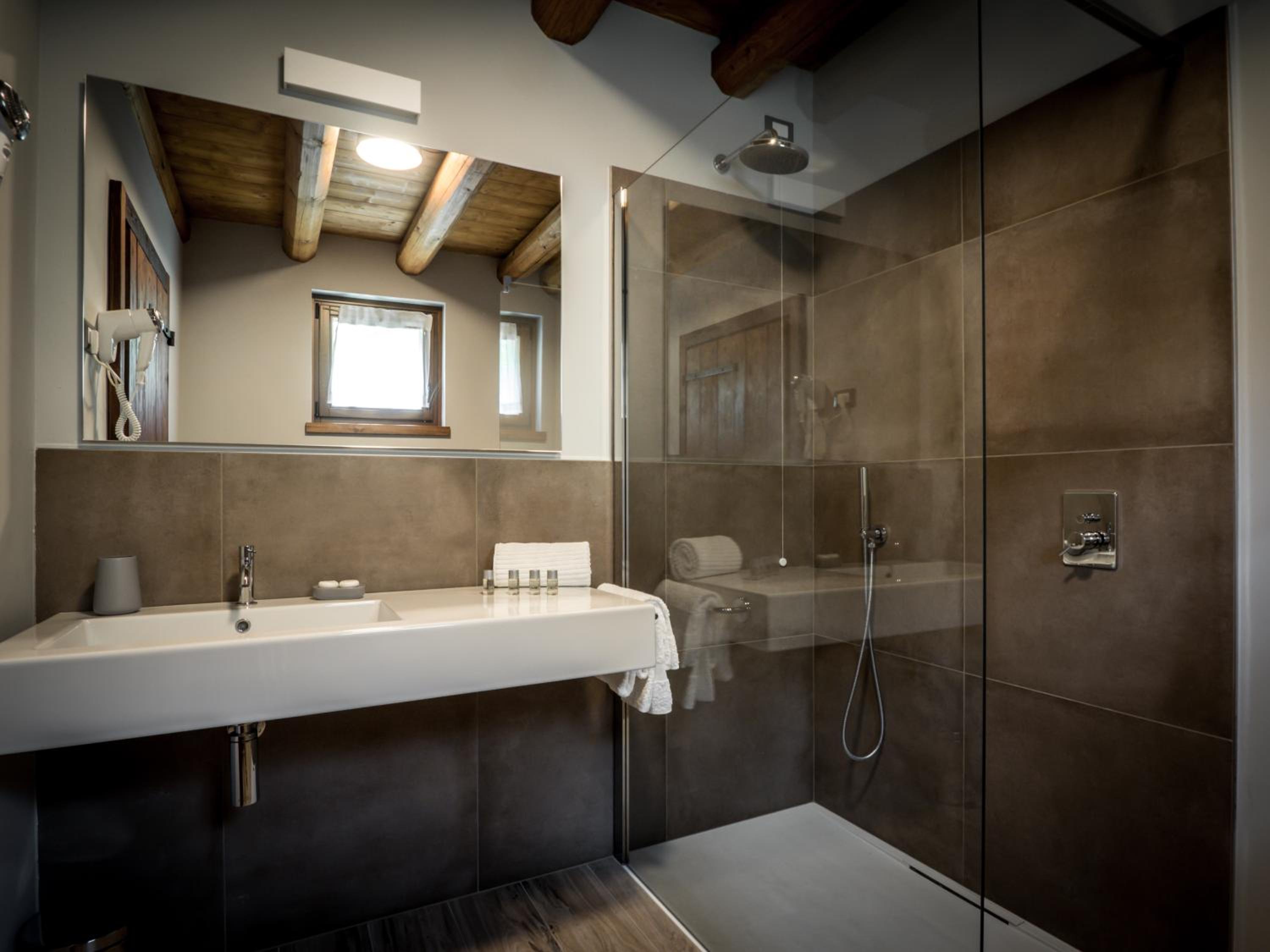 Large Double Room - Photo 5