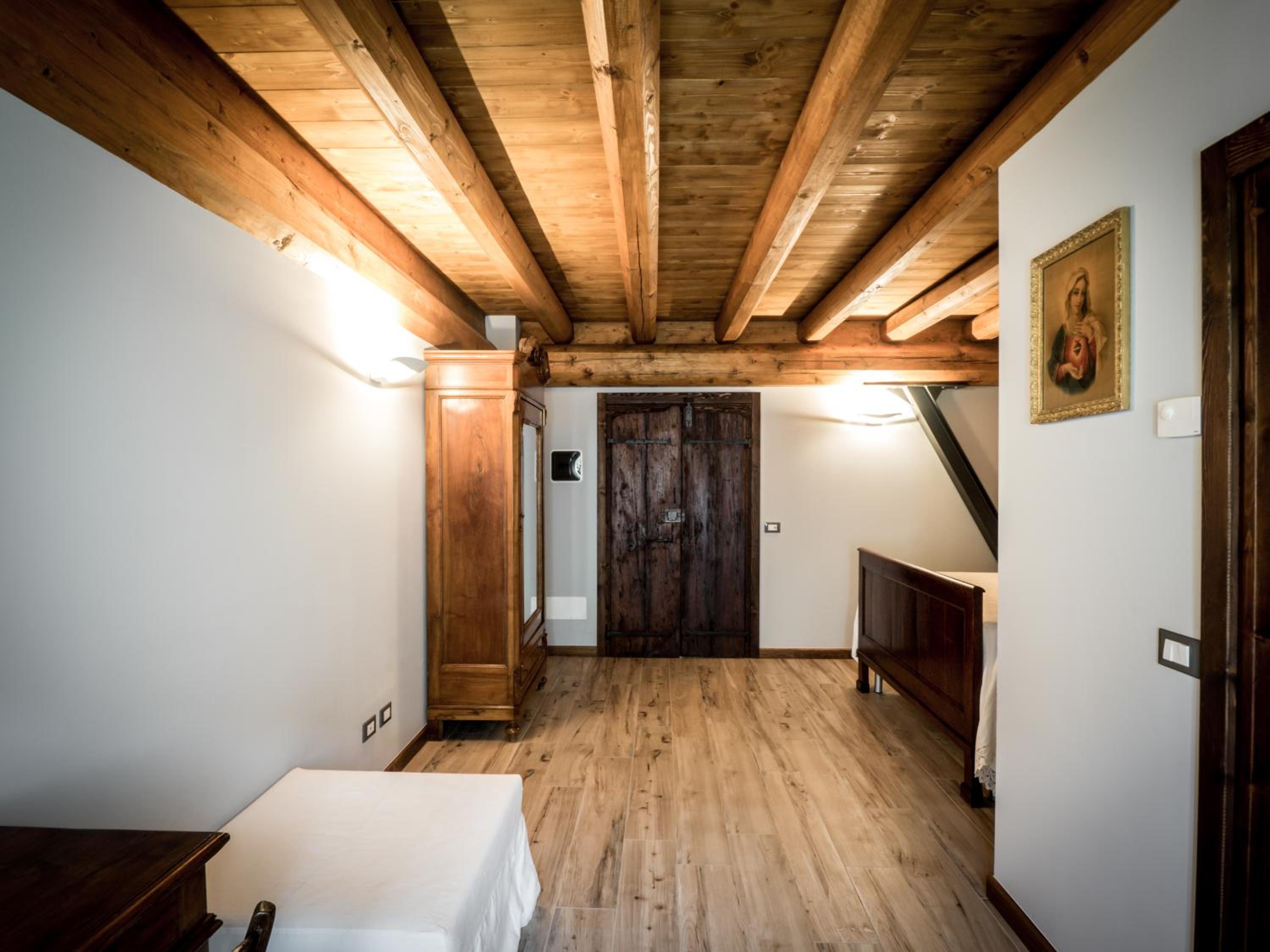 Large Double Room - Photo 1
