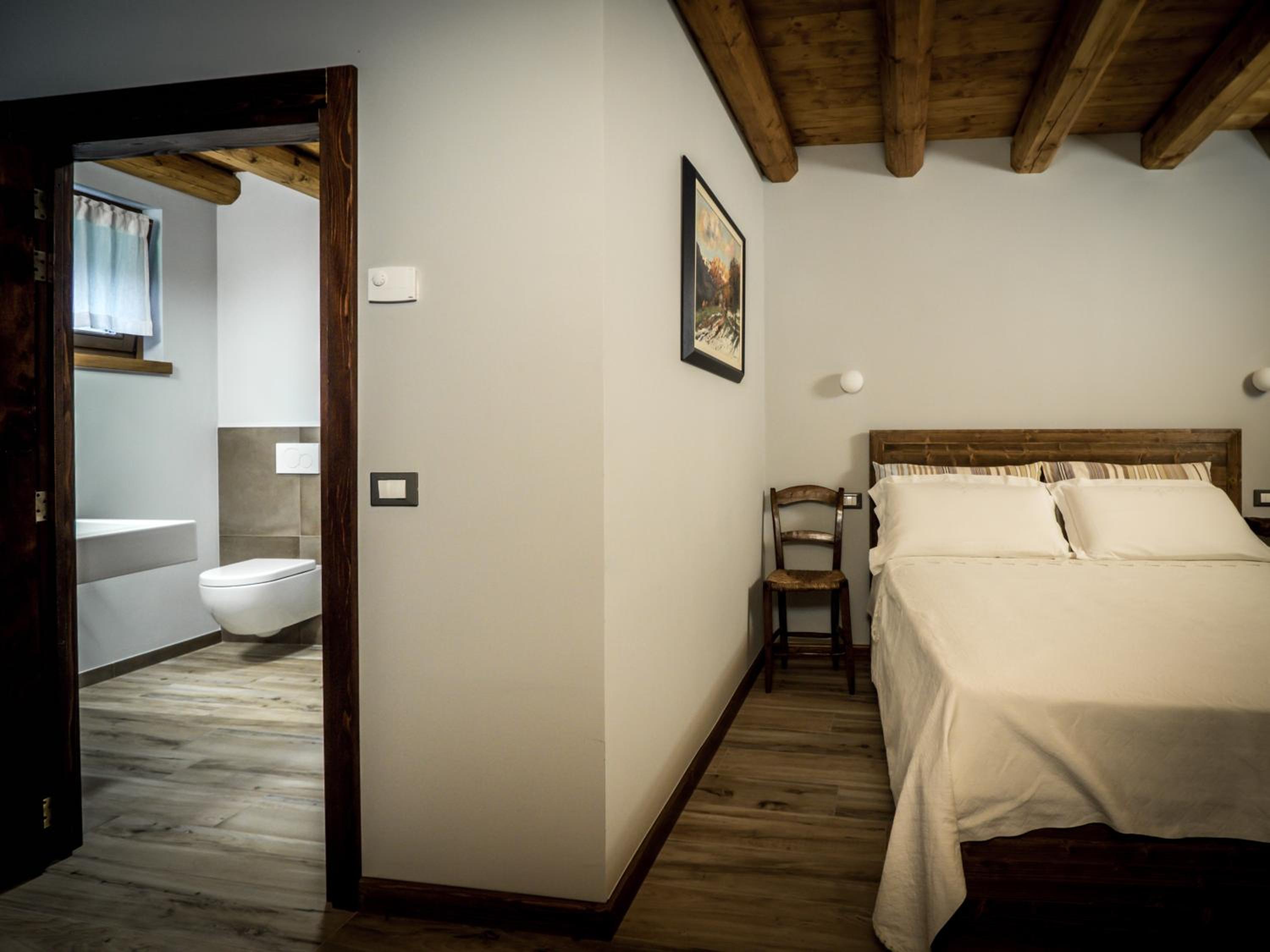 Deluxe Room - Photo 4