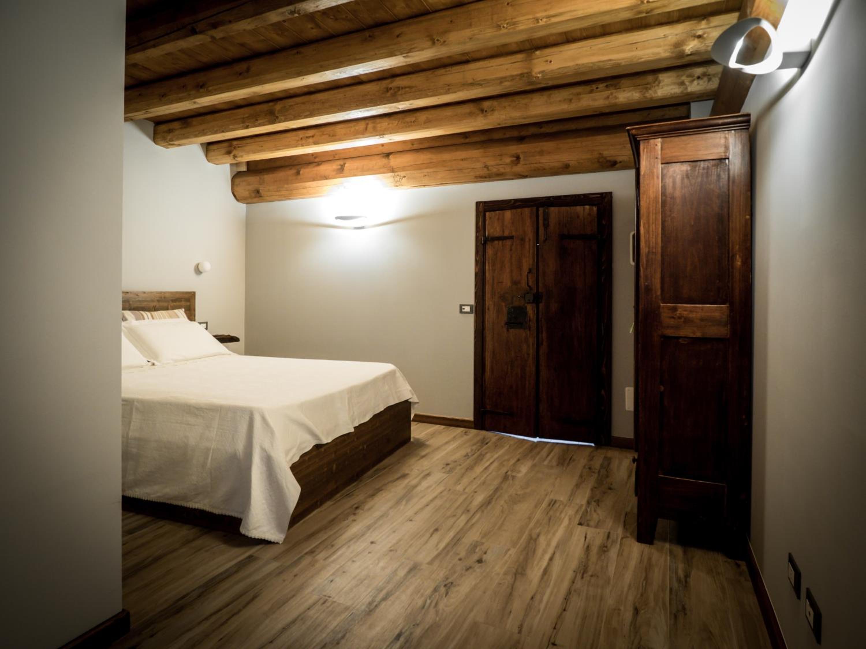Deluxe Room - Photo 3