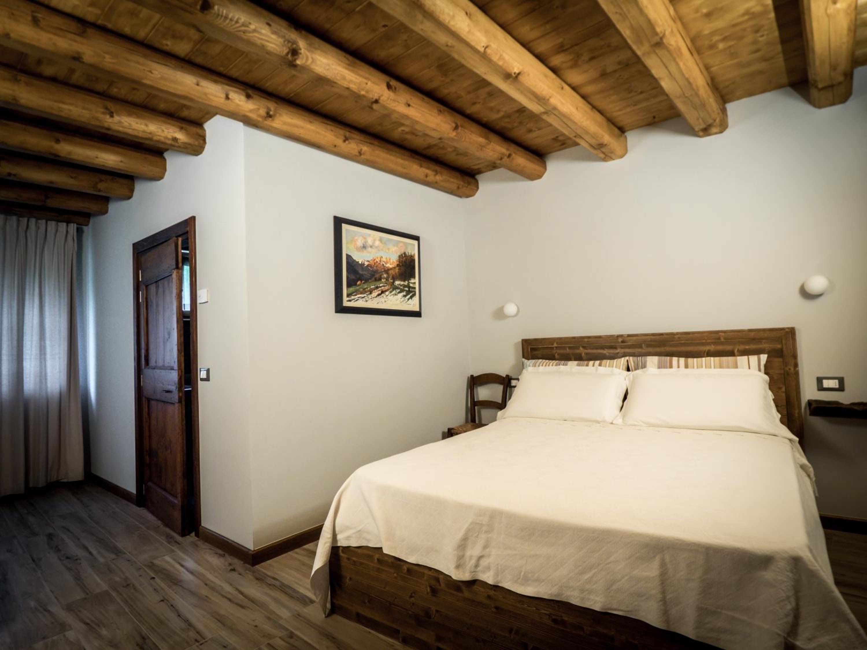Deluxe Room - Photo 7
