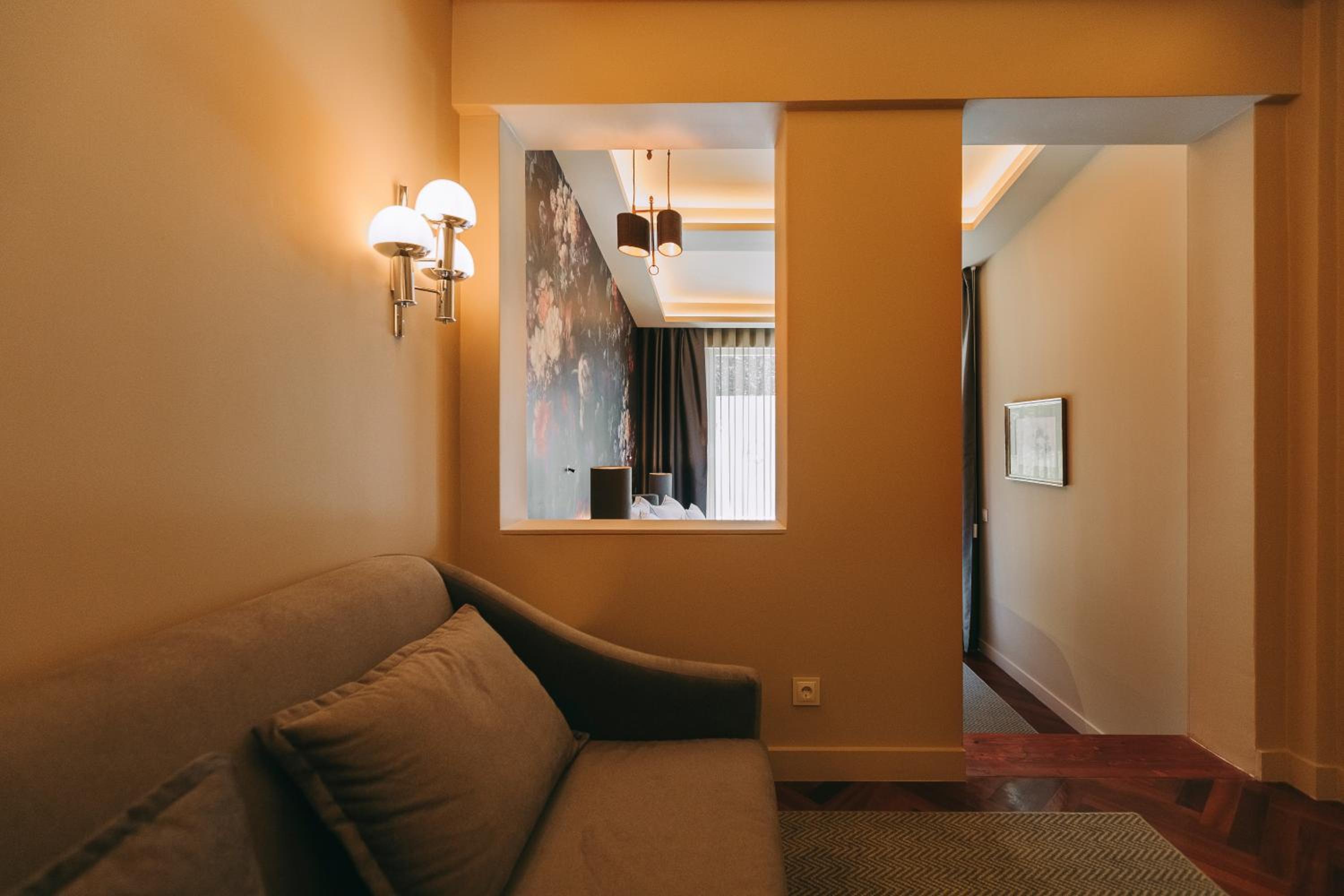 Superior King Room - Photo 11