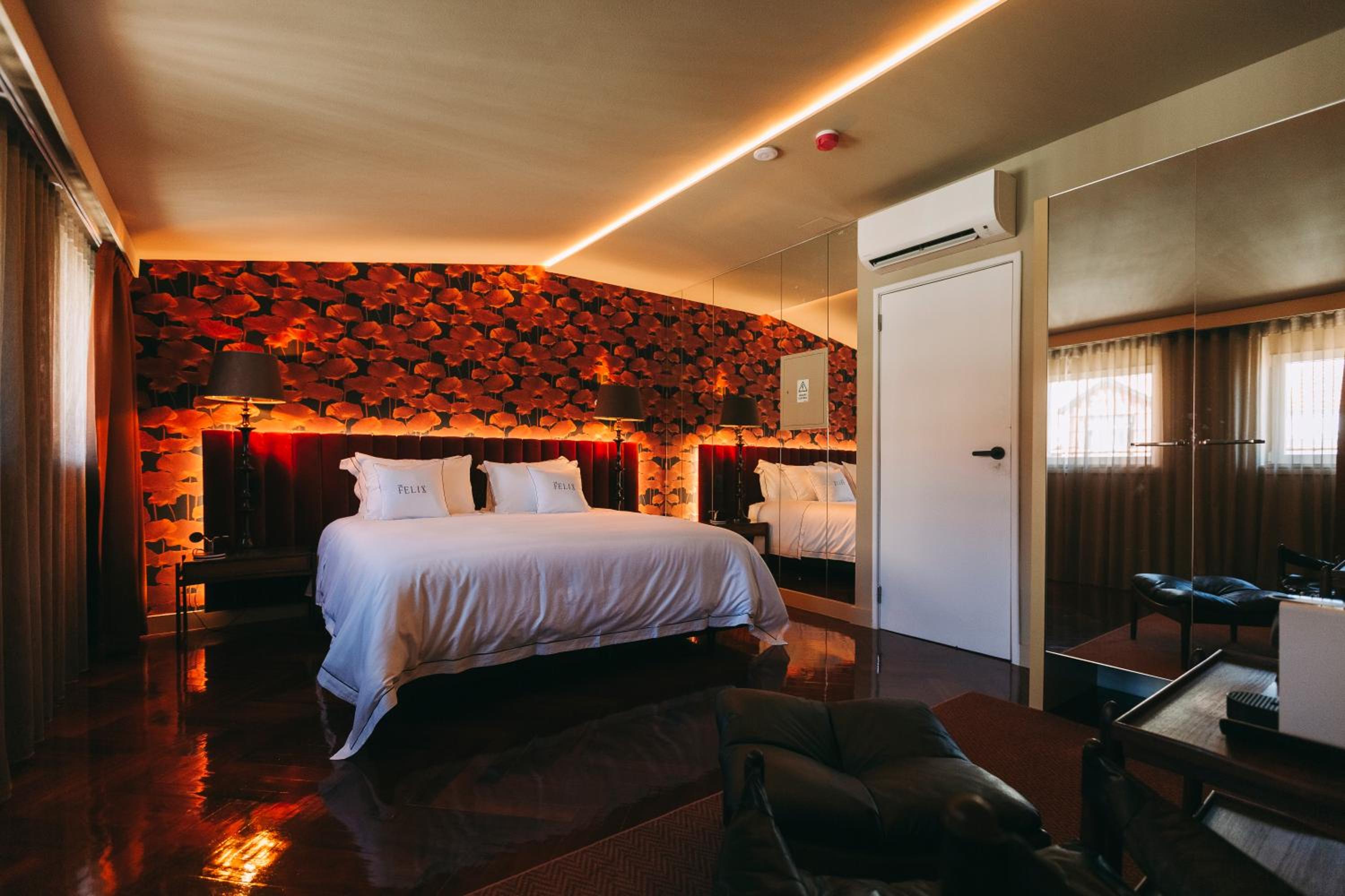 Deluxe Double or Twin Room - Photo 16