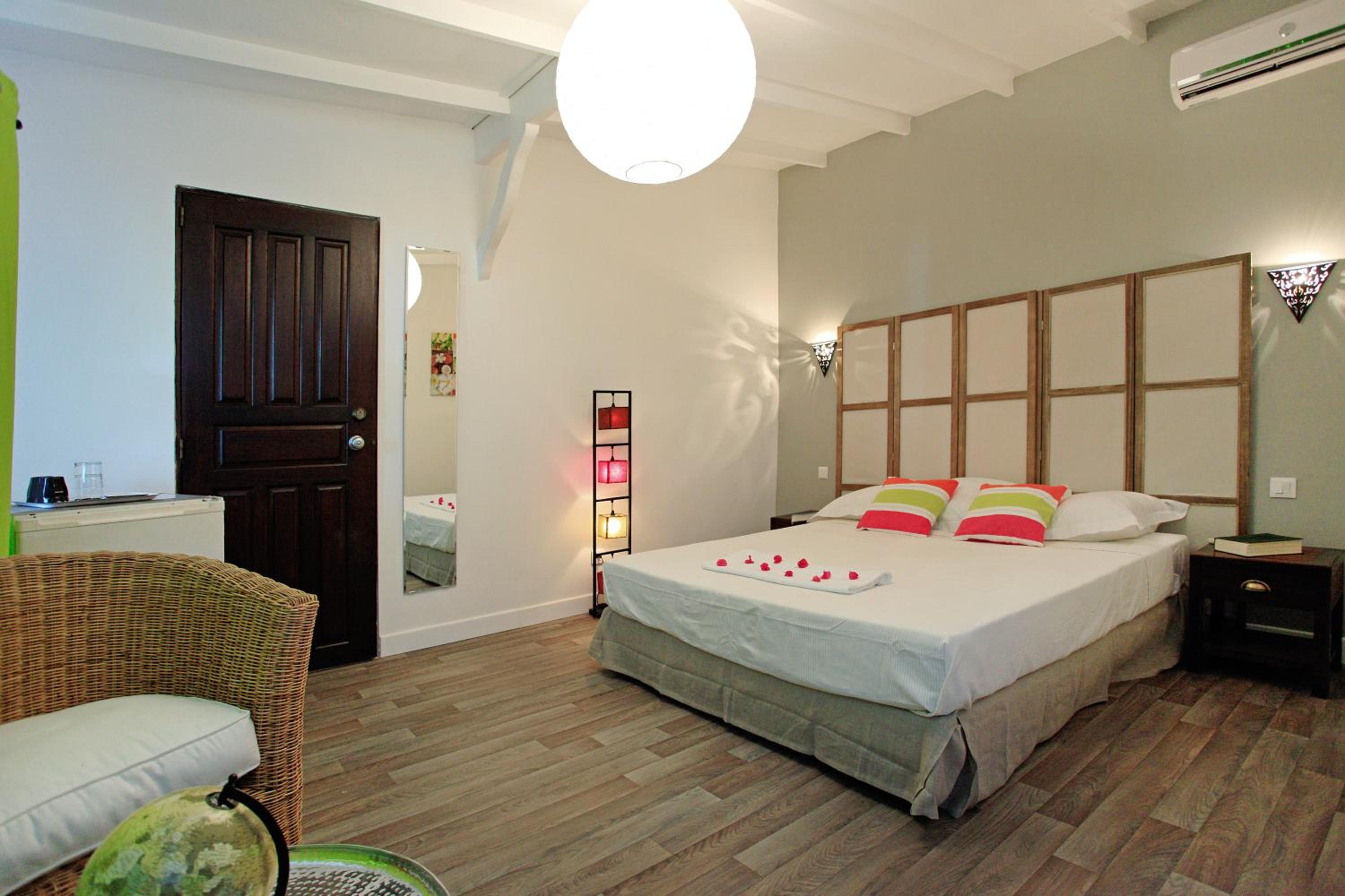 Canna Standard Queen Room