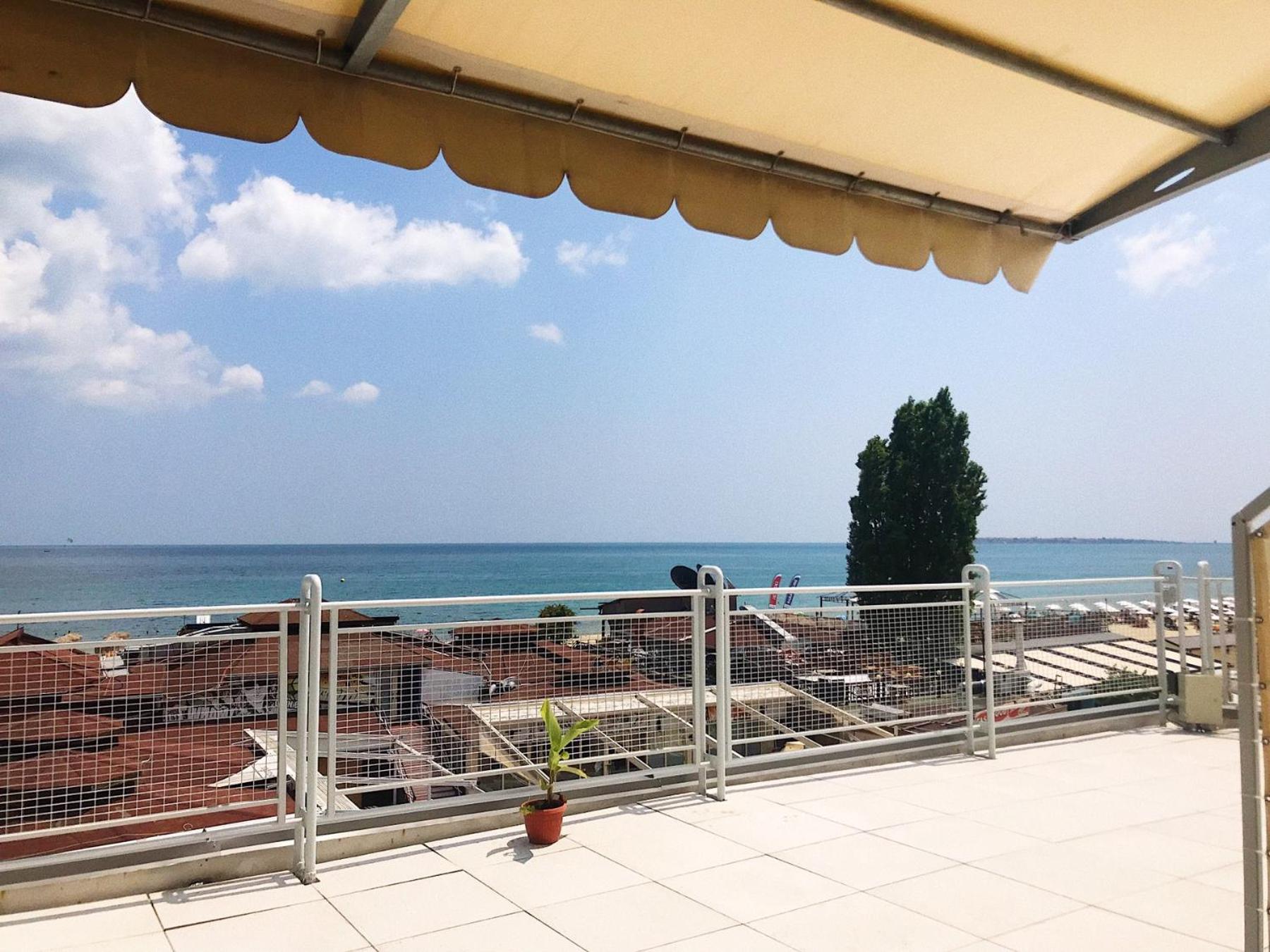 Quadruple Room with Sea View thumbnail 6