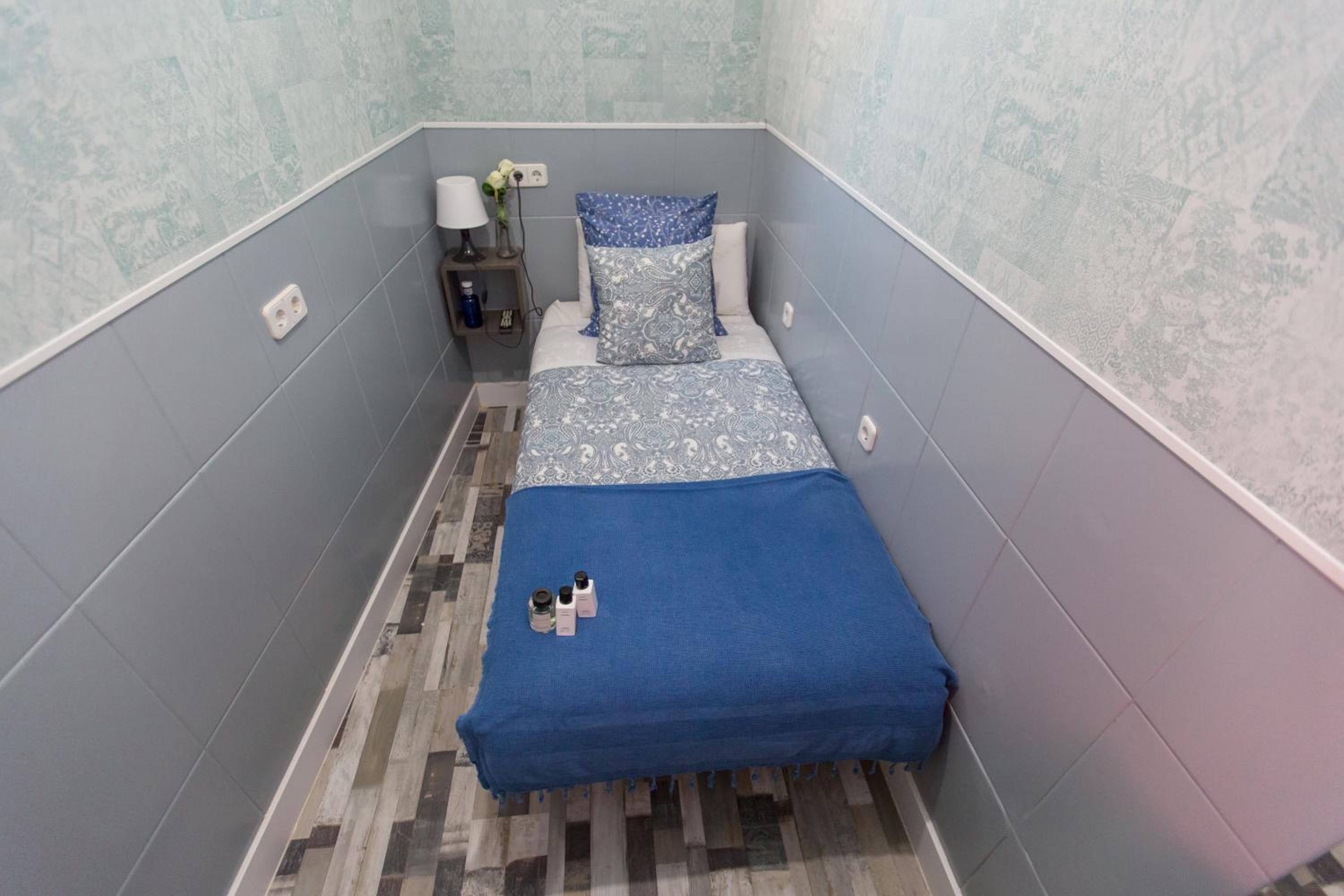 Budget Single Room with Shared Bathroom photo 2