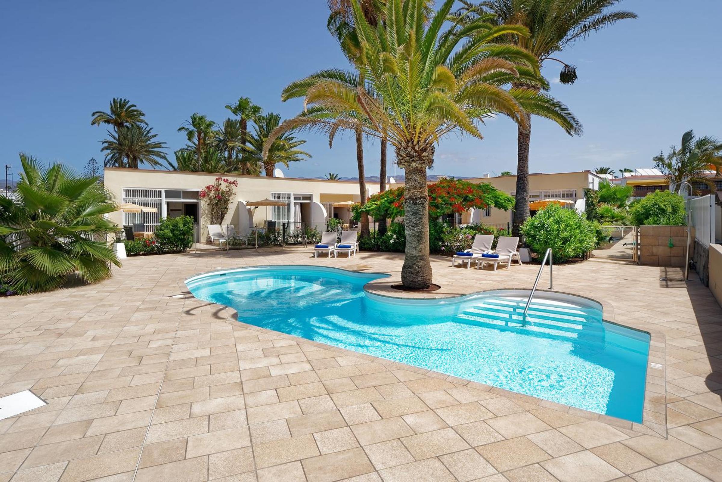 Apartamento con vista a la piscina