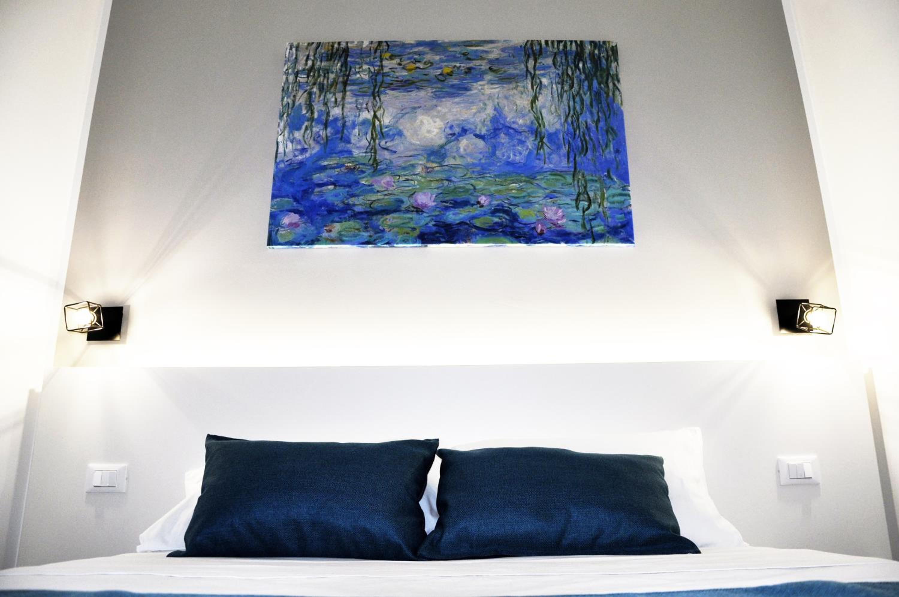 One-Bedroom Apartment - Photo 1