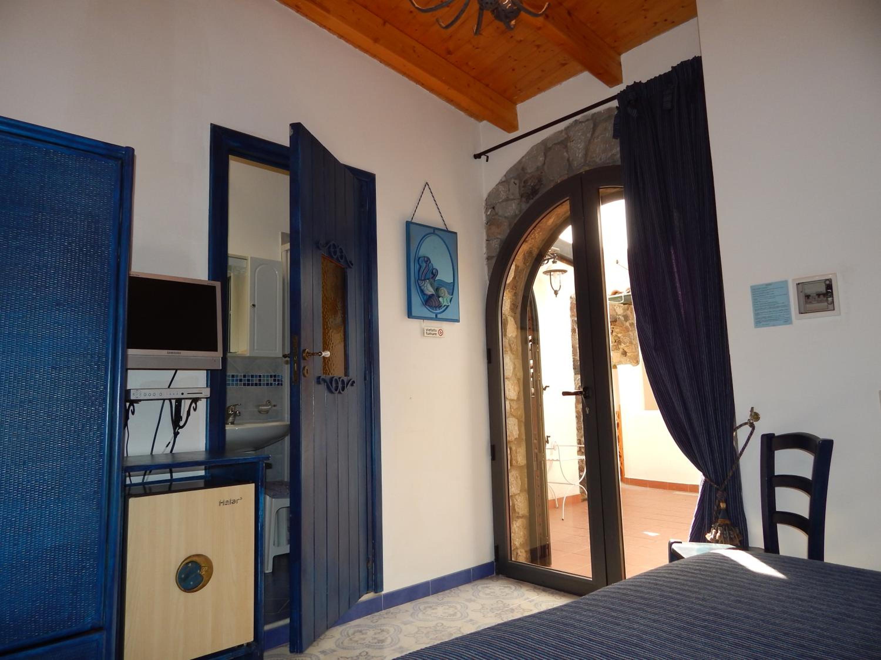 Double or Twin Room - Photo 7