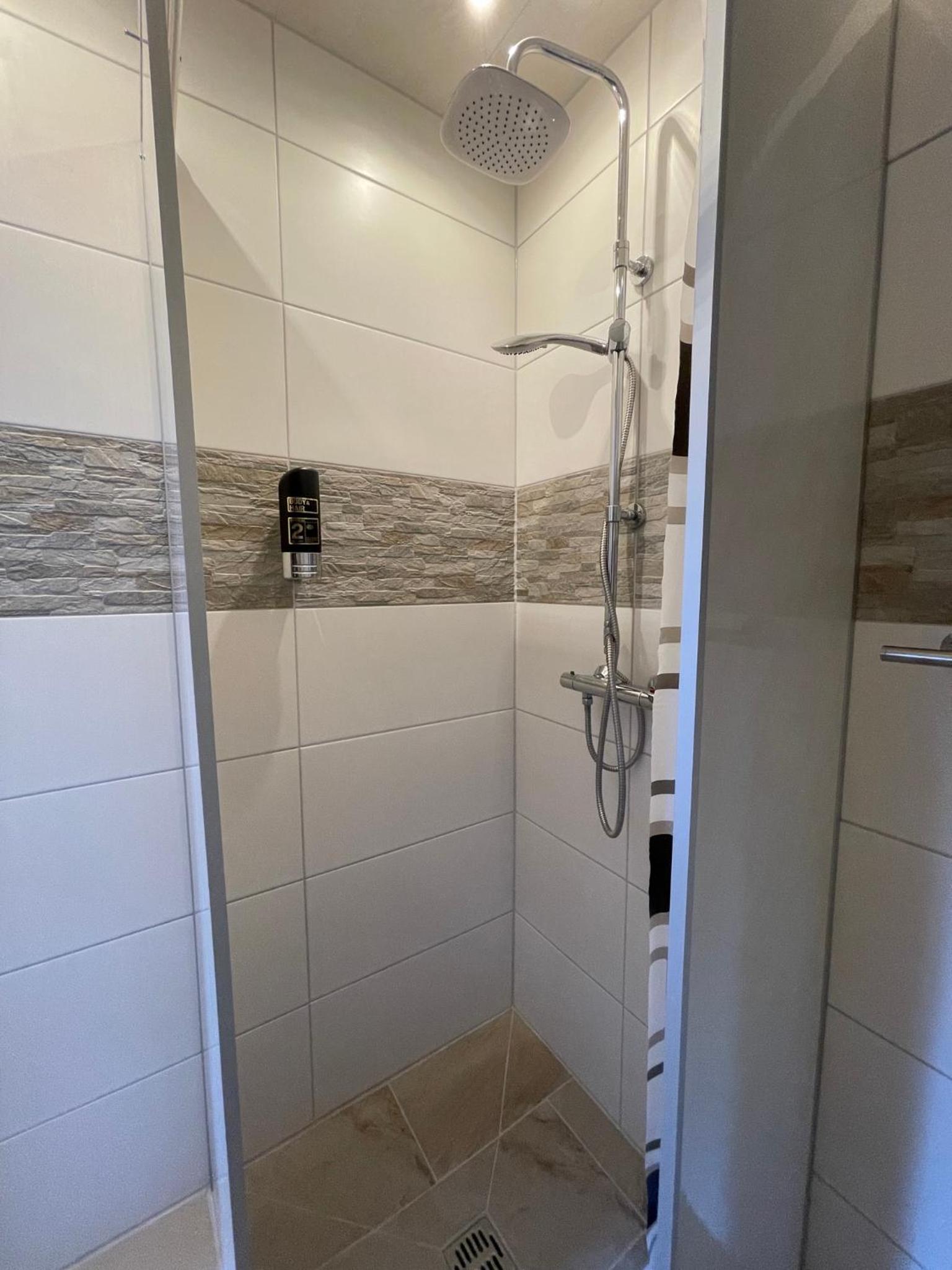 Double Room - Photo 15