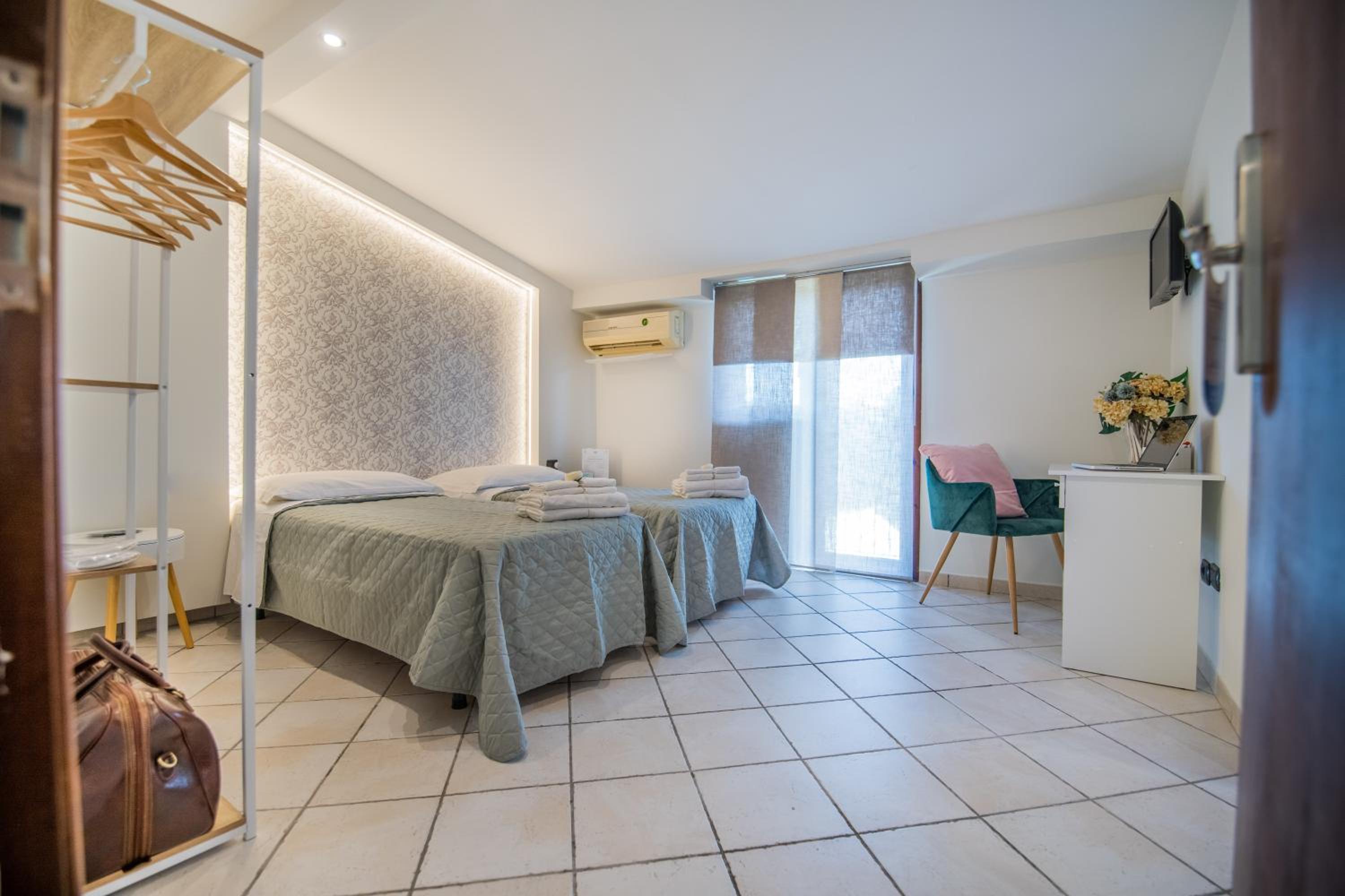 Comfort Double or Twin Room with Balcony - Photo 40