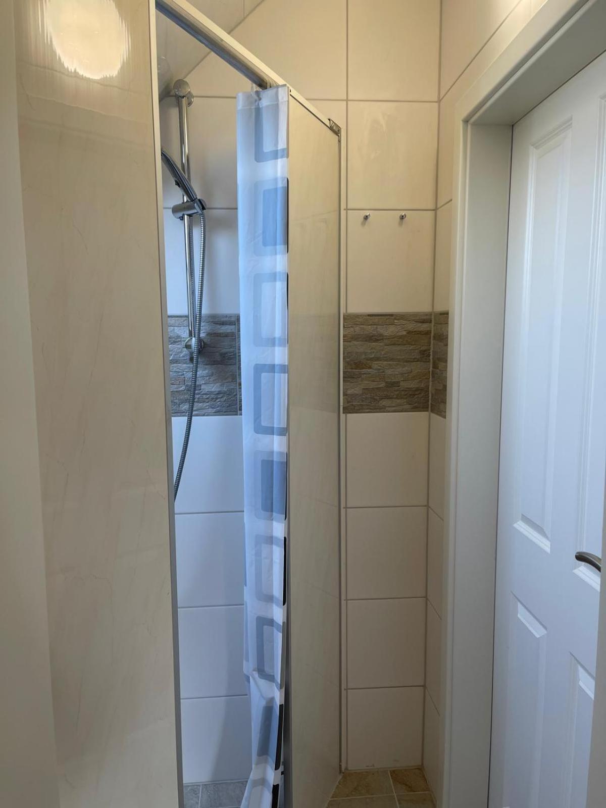 Double Room - Photo 18