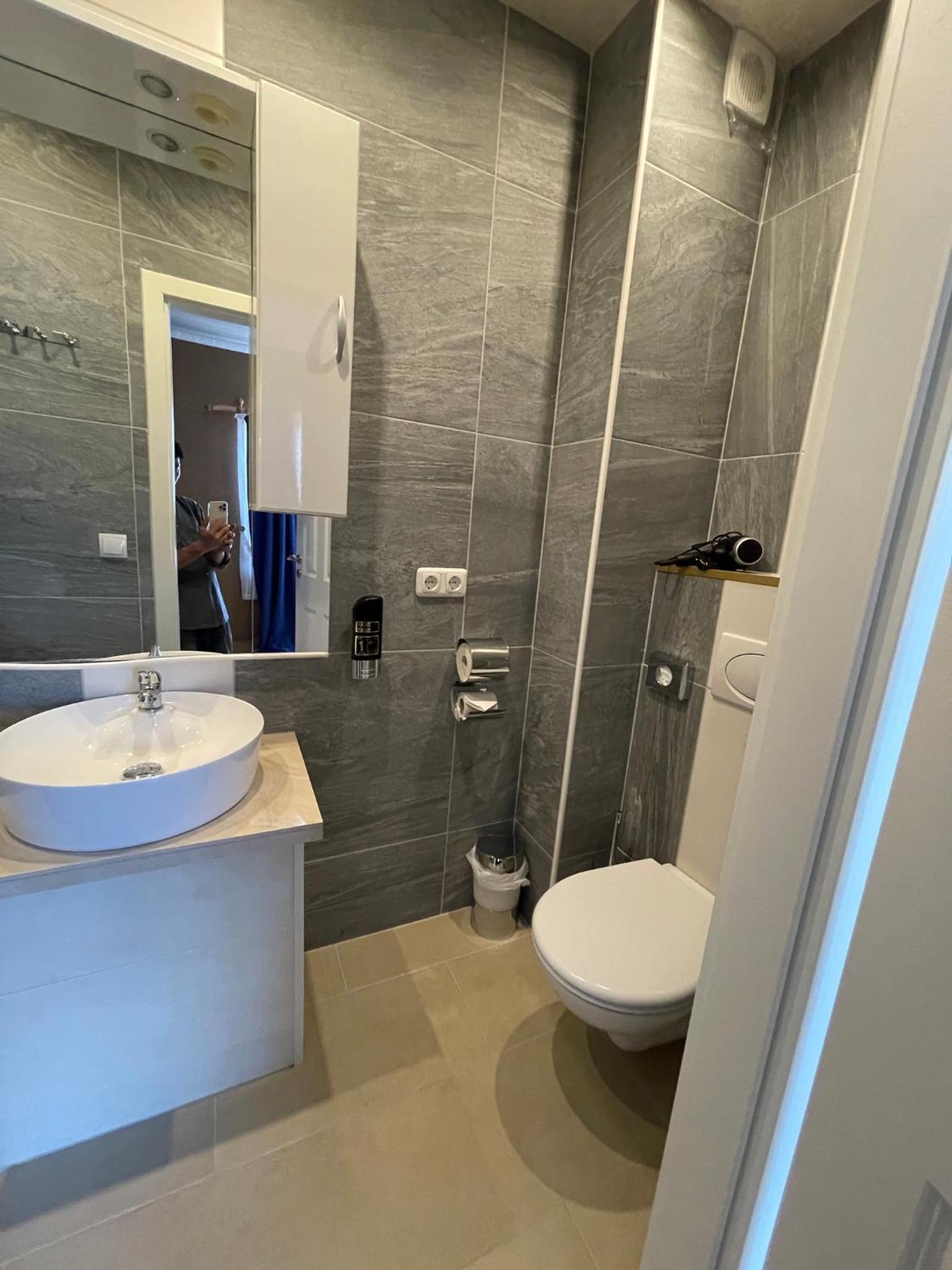 Double Room - Photo 5