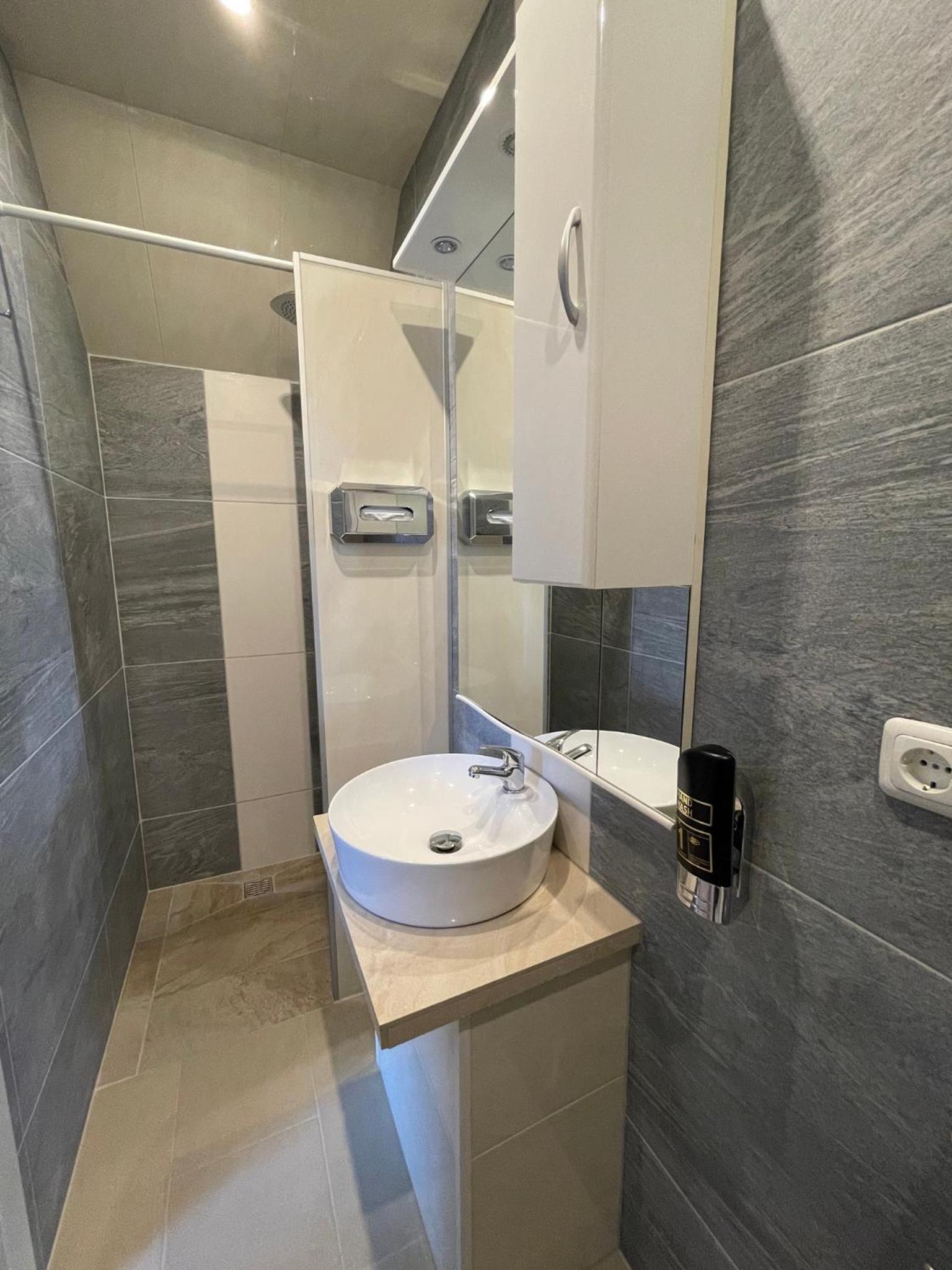 Double Room - Photo 31
