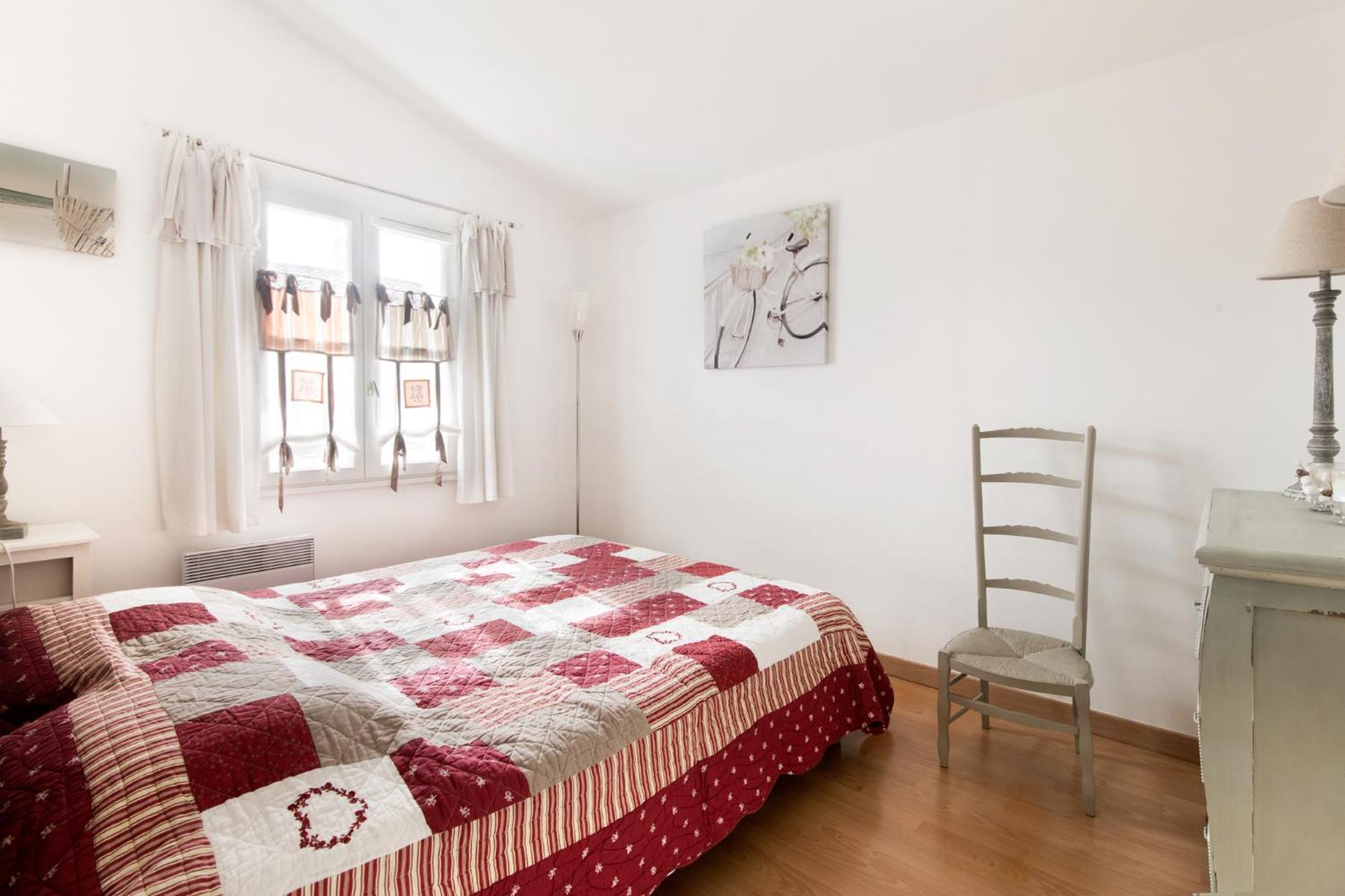 Three-Bedroom House photo 2