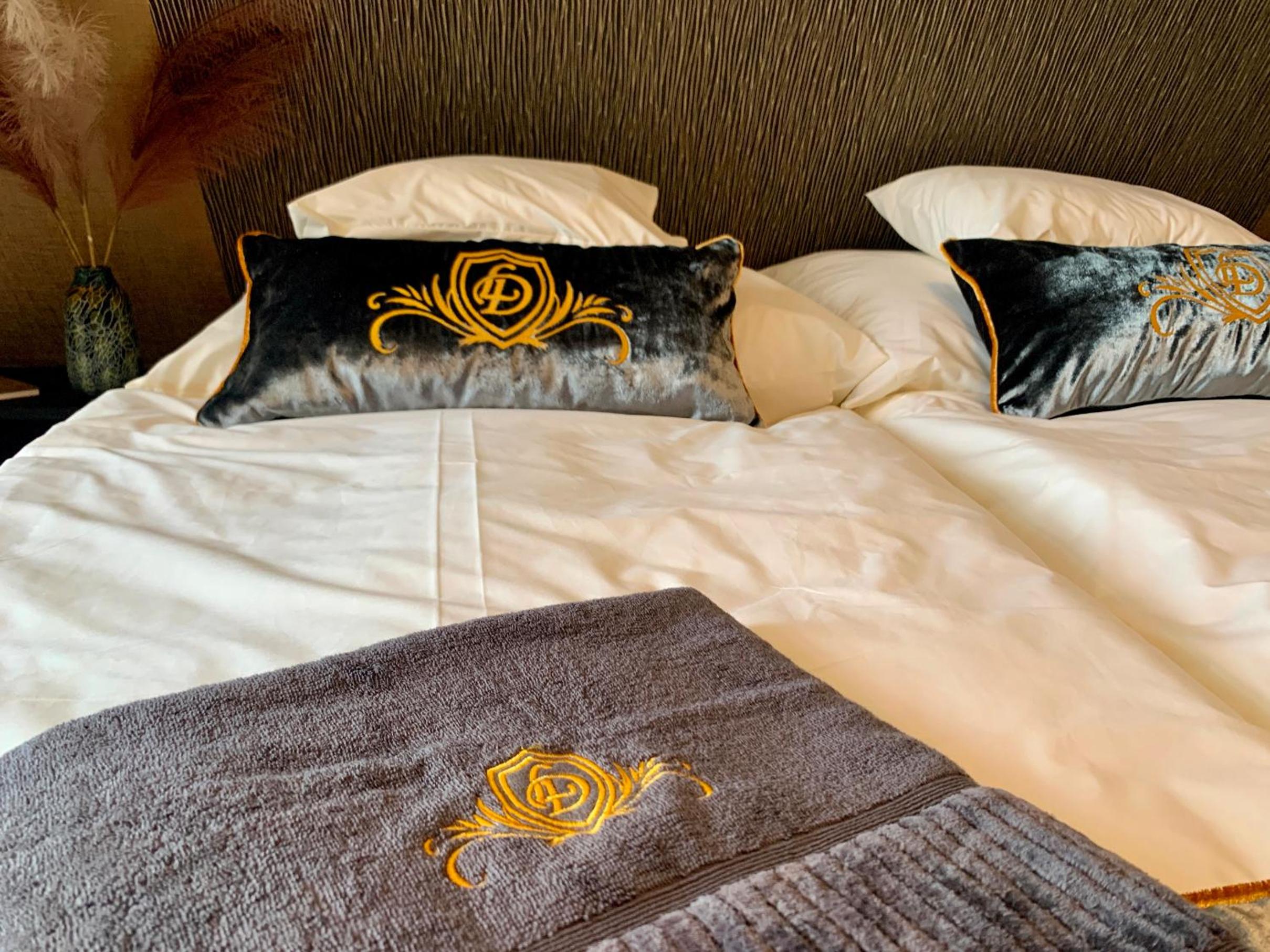 Deluxe Suite with Spa Bath - Photo 2