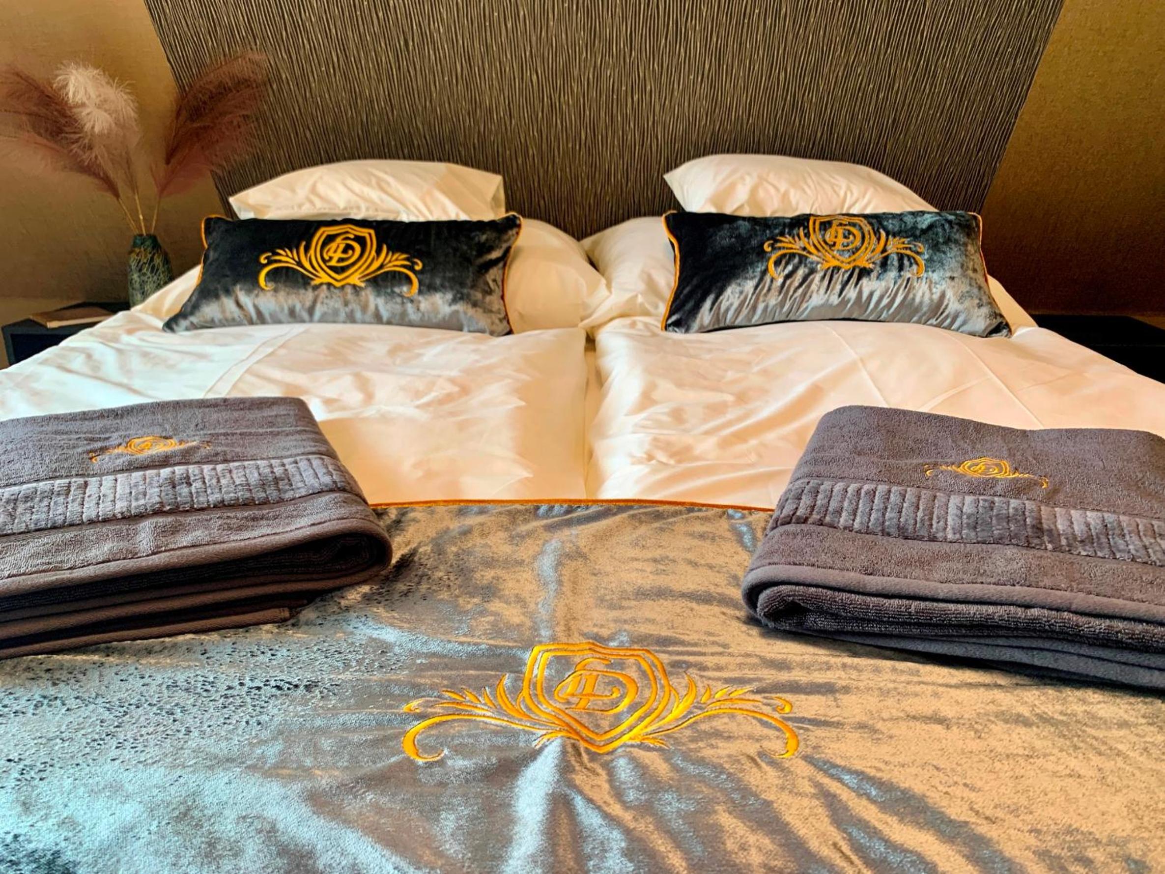 Deluxe Suite with Spa Bath - Photo 14