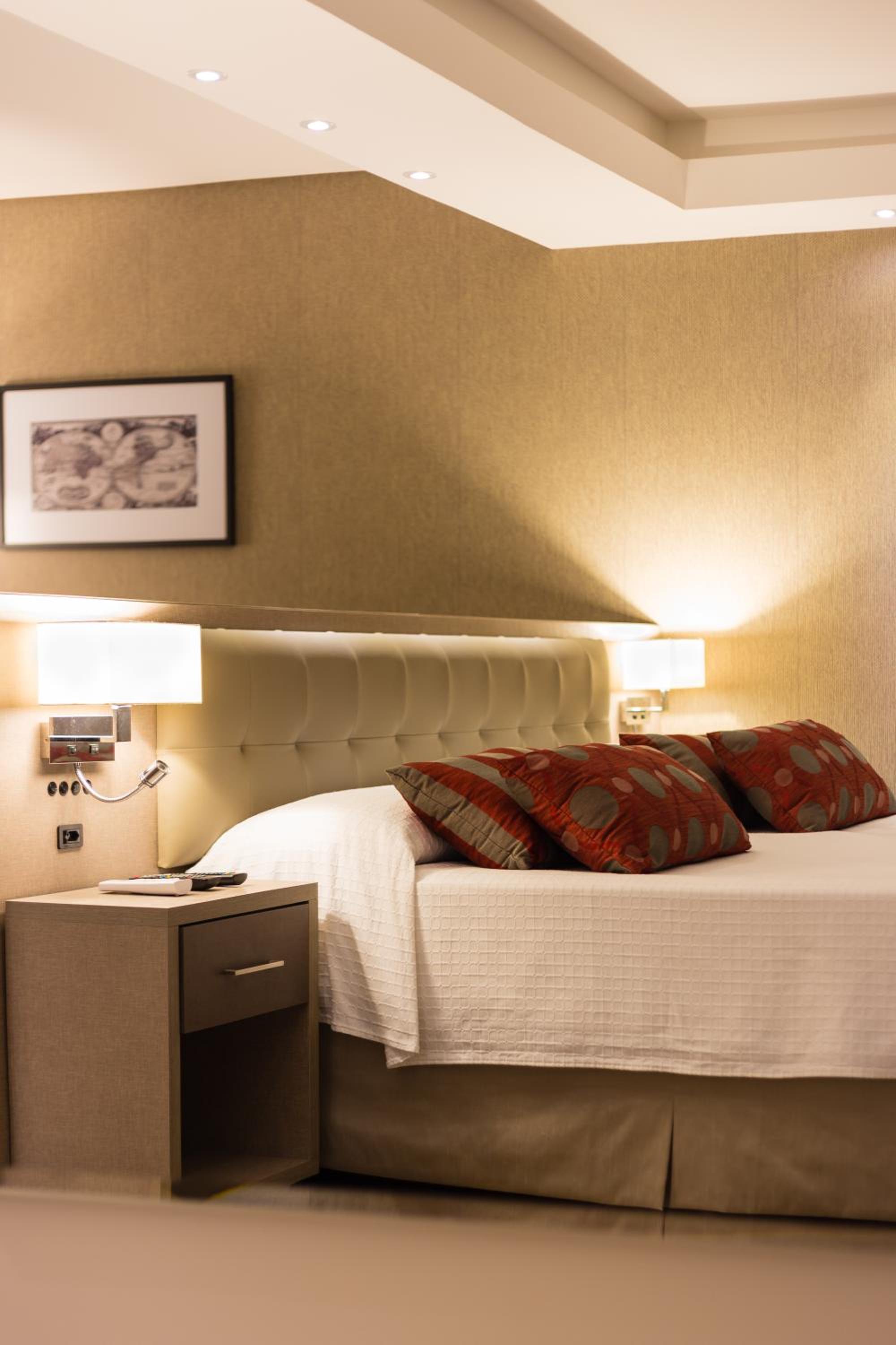 Premium Suite with Double bed thumbnail 6