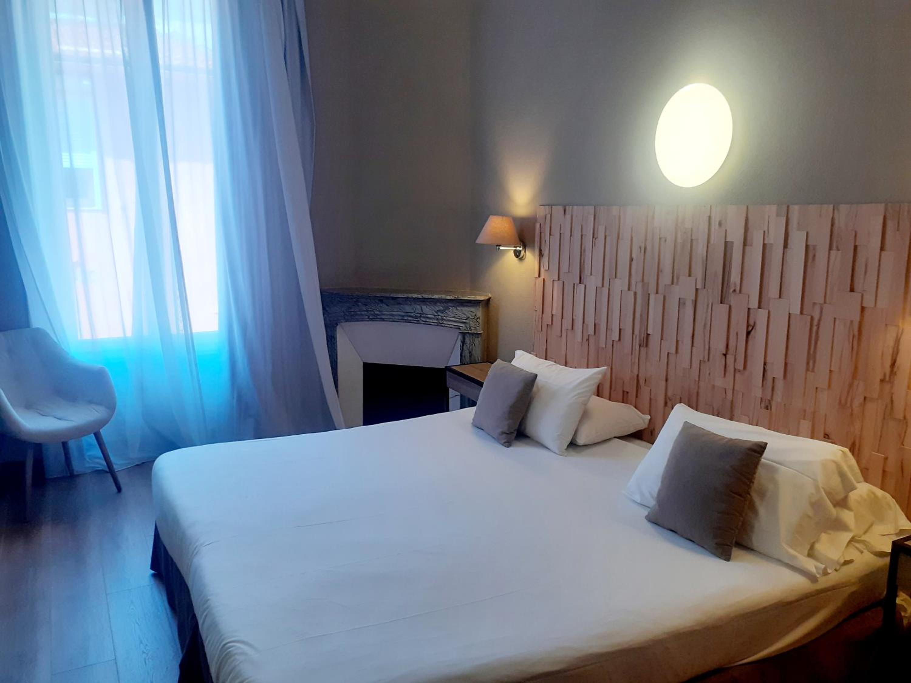 Double or Twin Superior Room - Photo 12