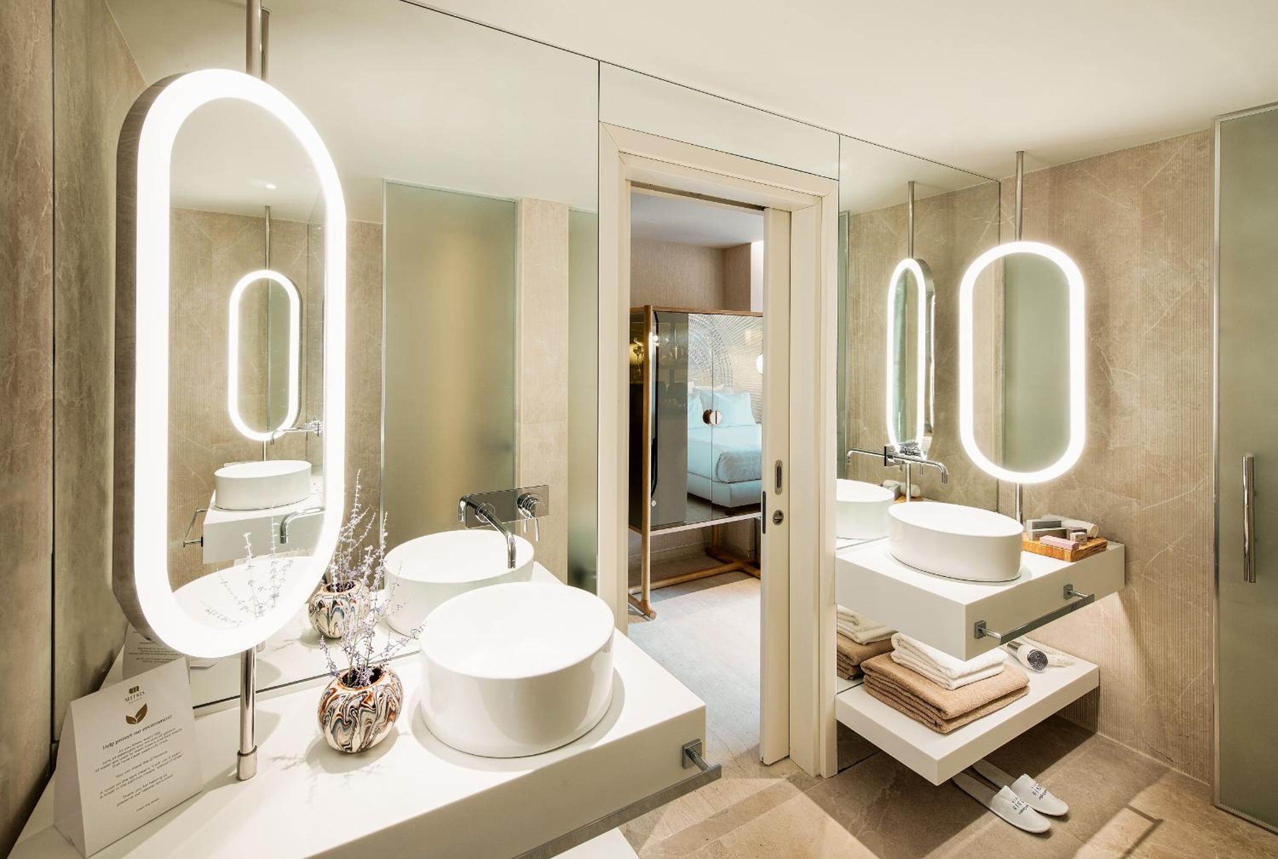 Junior Suite Sharing Pool