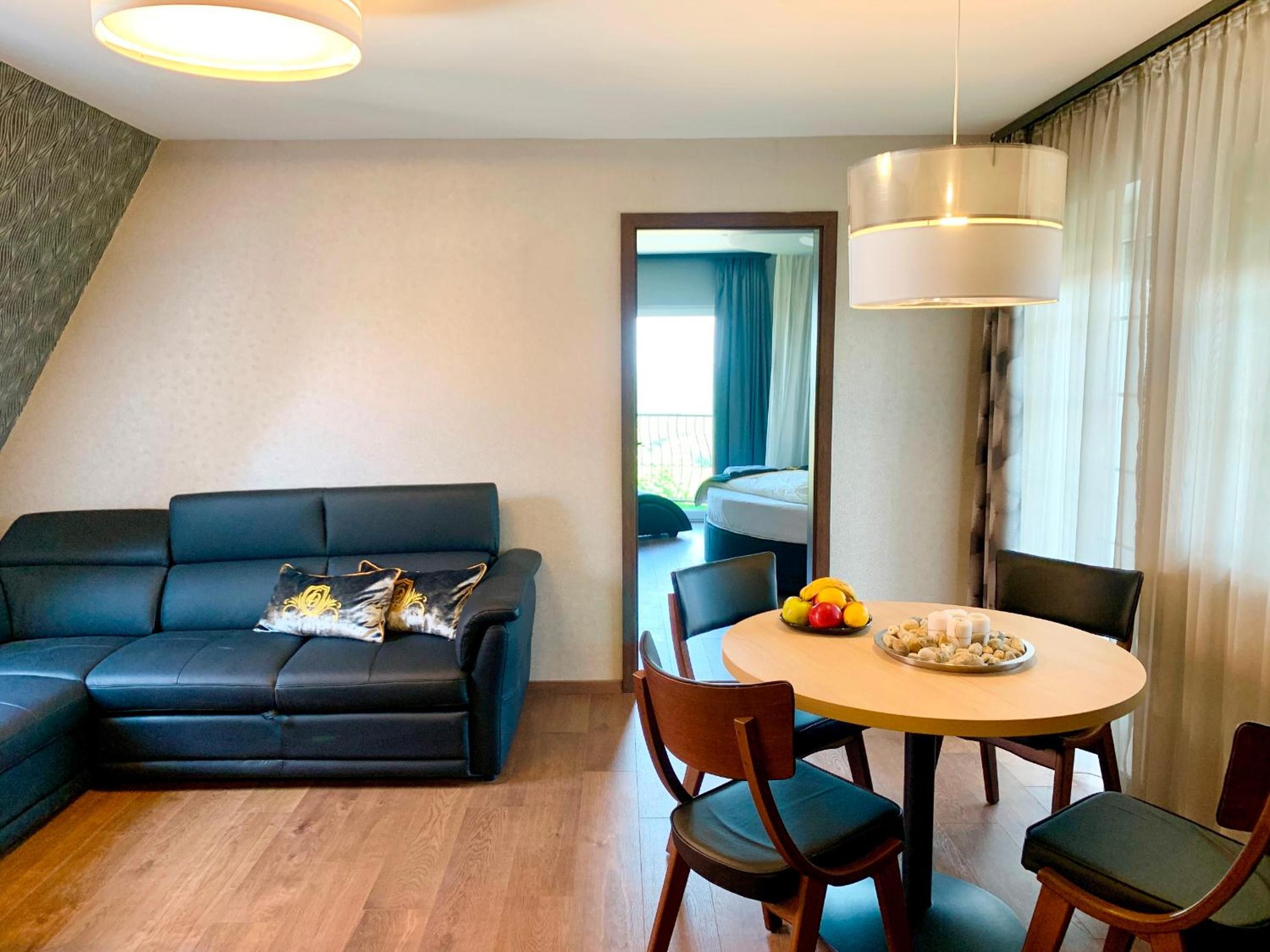 Suite with Hot Tub - Photo 14