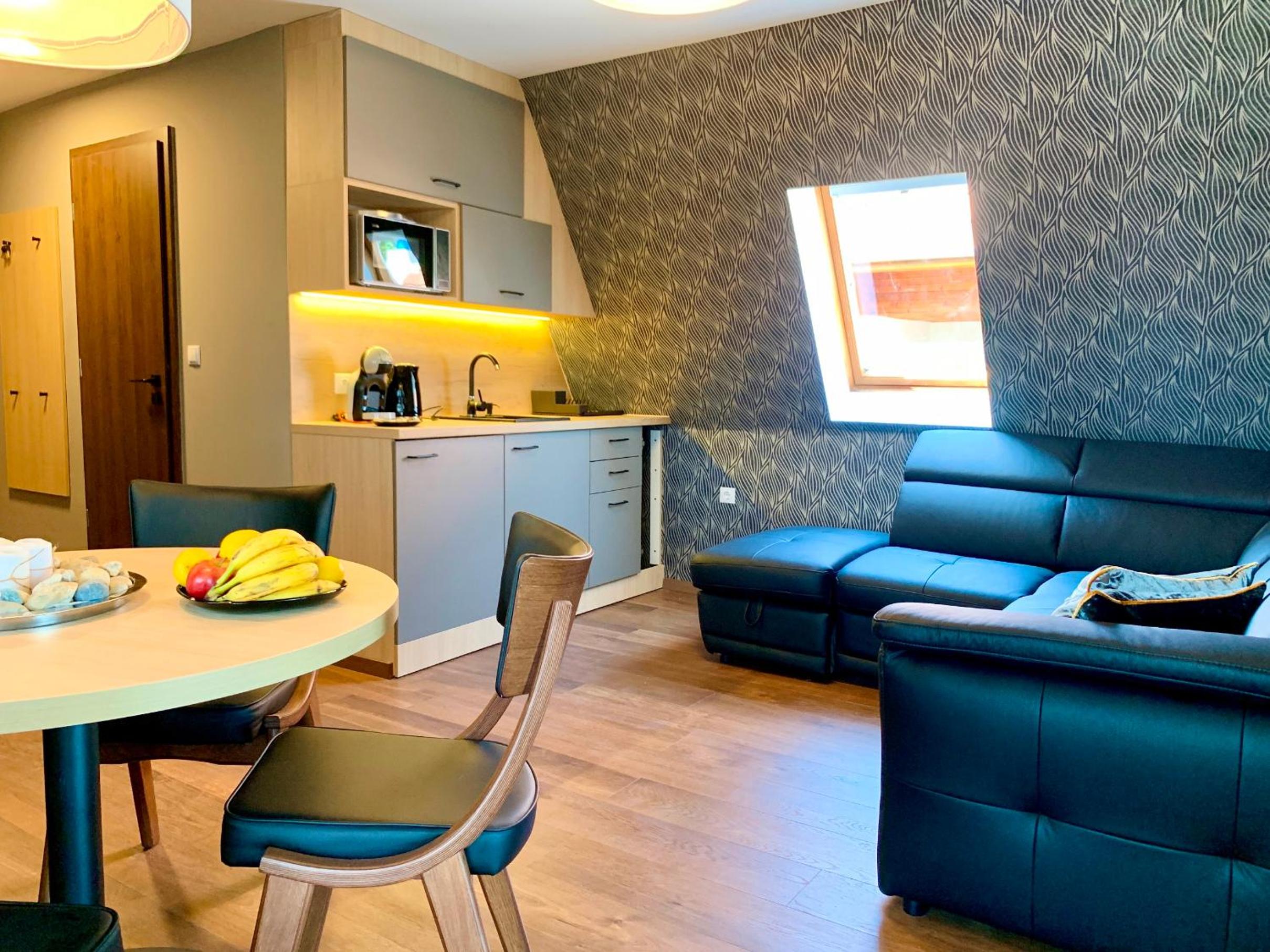 Suite with Hot Tub - Photo 20