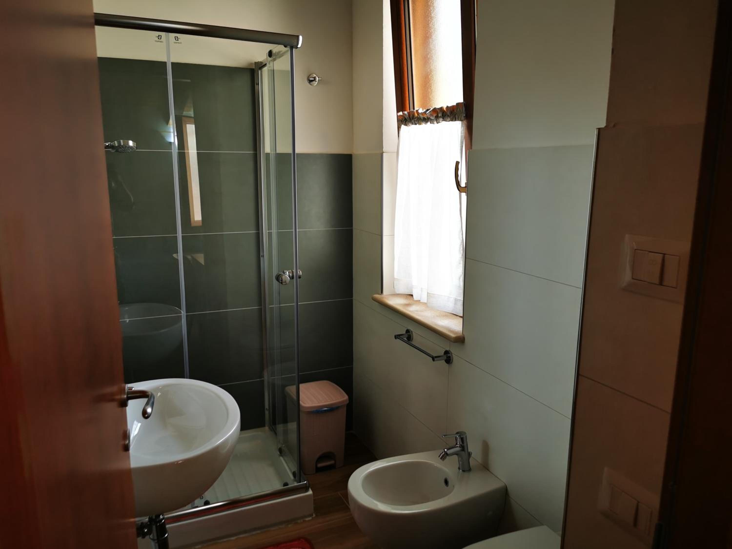 Double Room with Private Bathroom photo 3