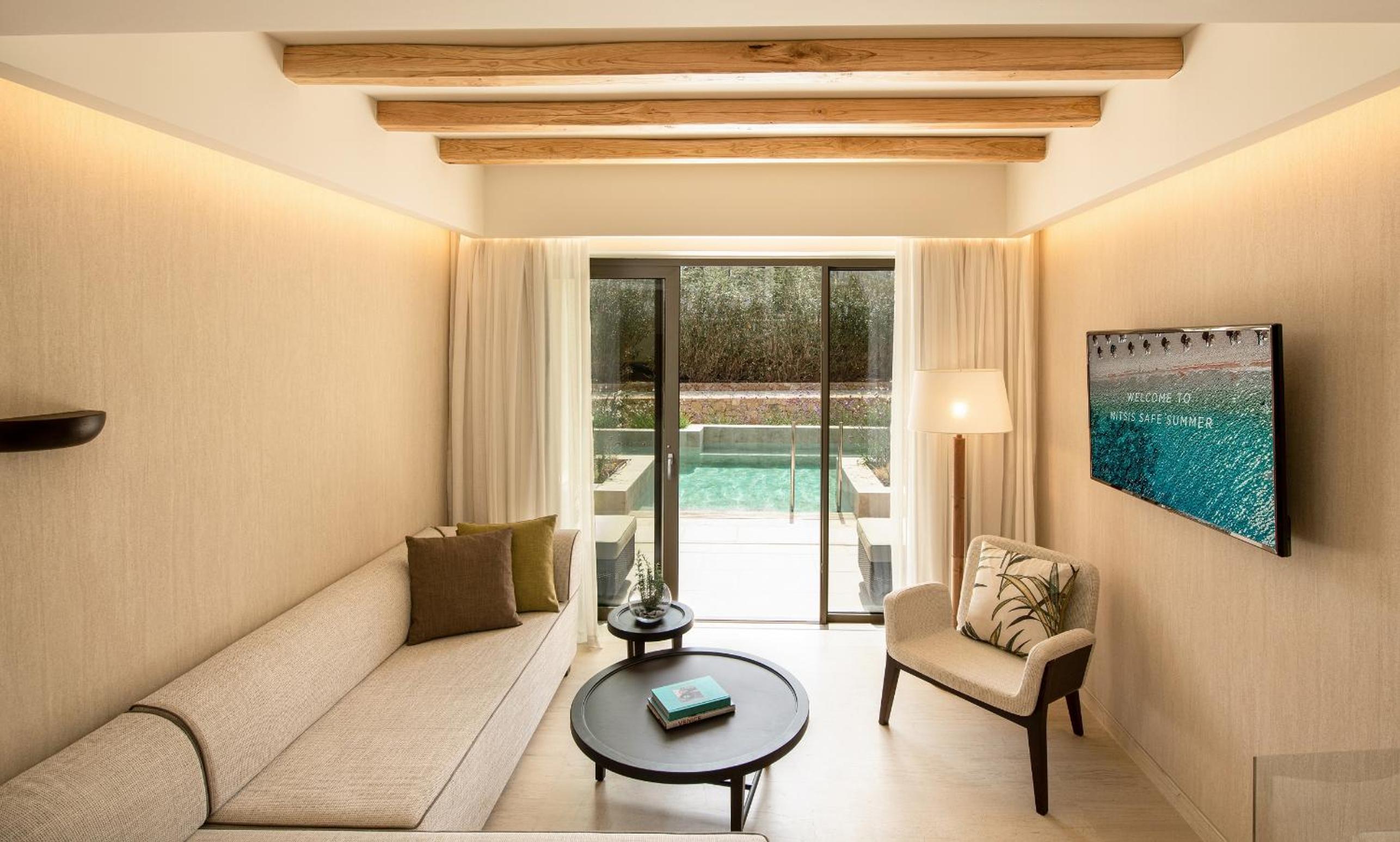 Suite Familiale à 2 Chambres à Coucher avec Accès Direct à la Piscine Commune