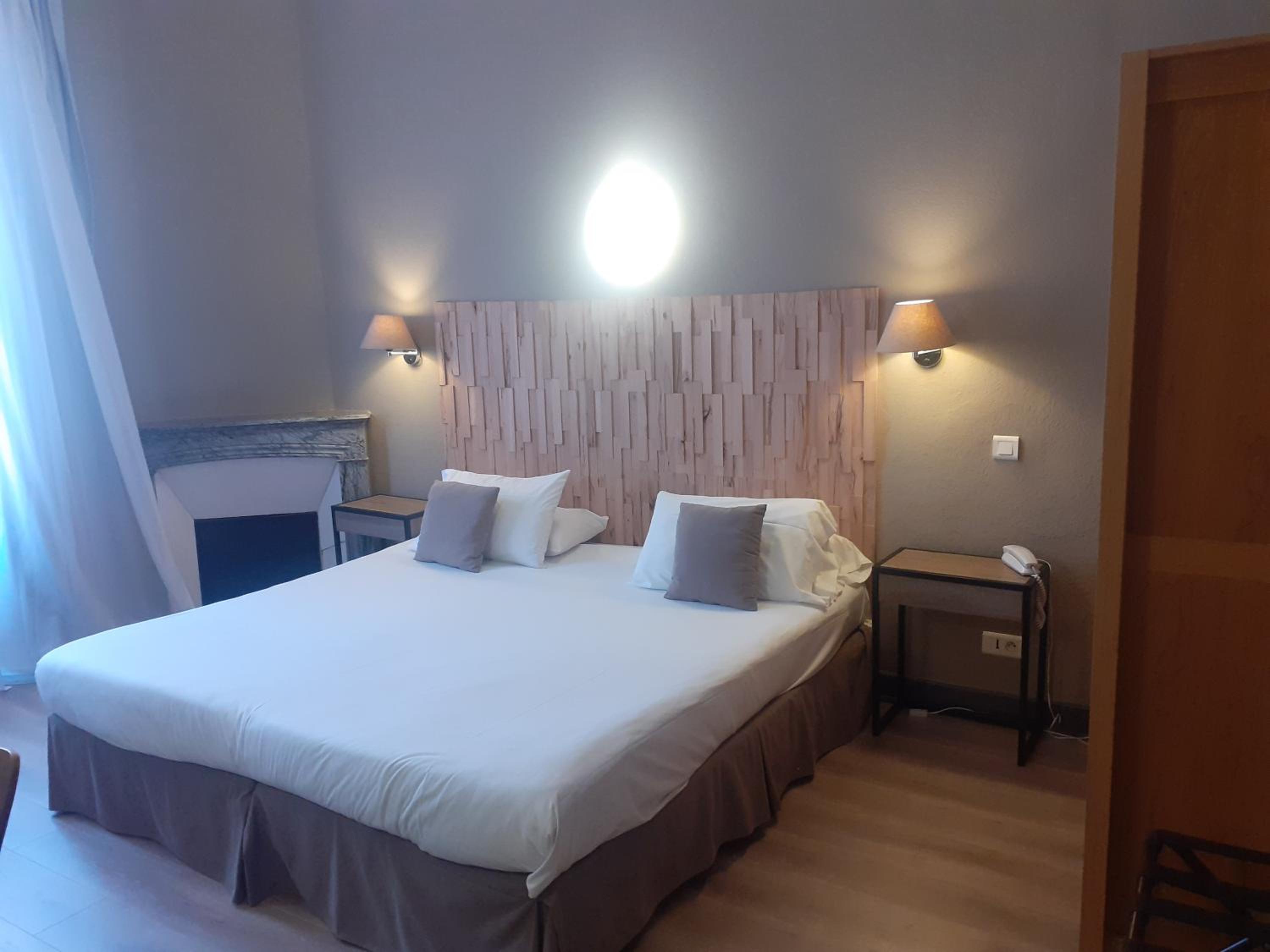 Double or Twin Superior Room - Photo 7