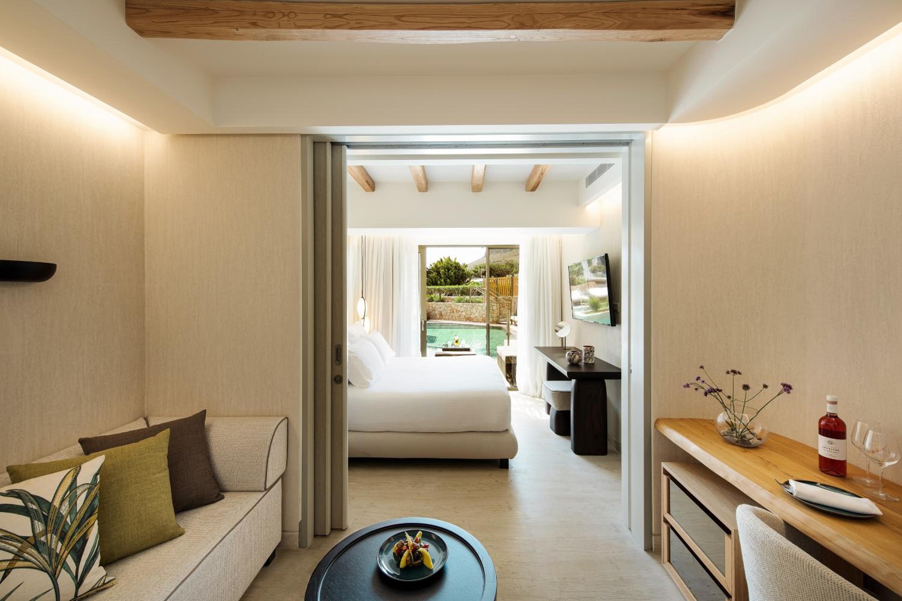 Superior Family Suite Sharing Pool