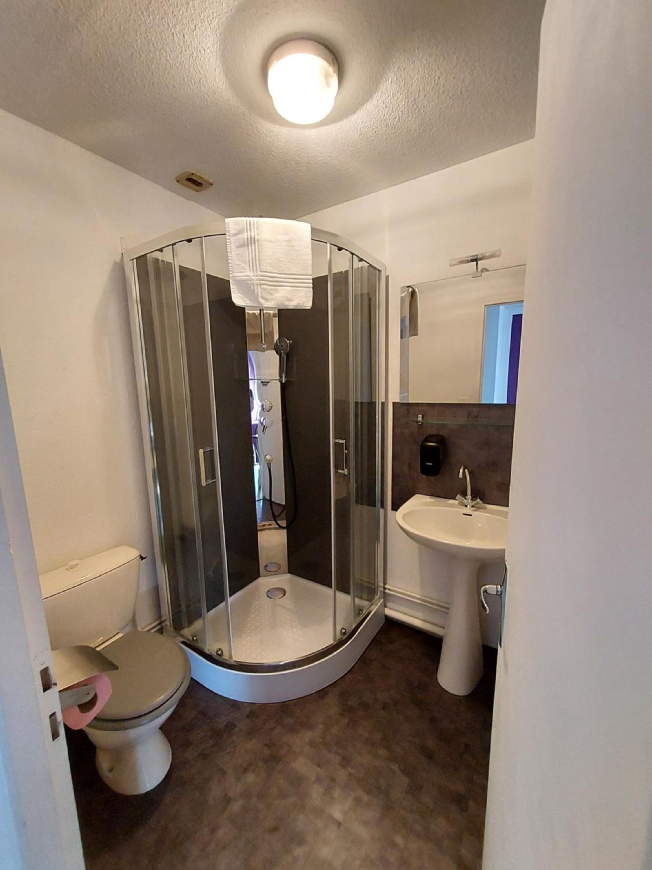 Double Room - Photo 6