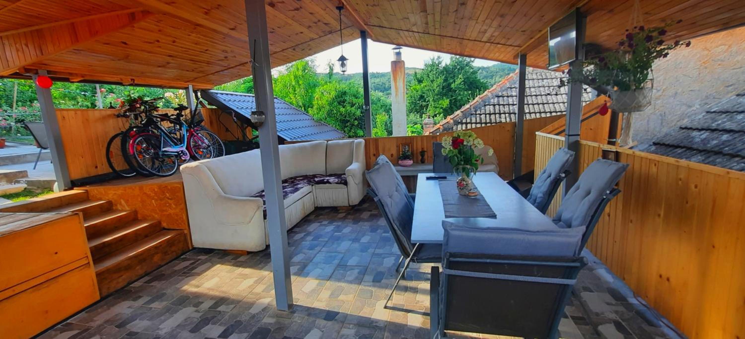 Apartment with Lake View - Photo 8