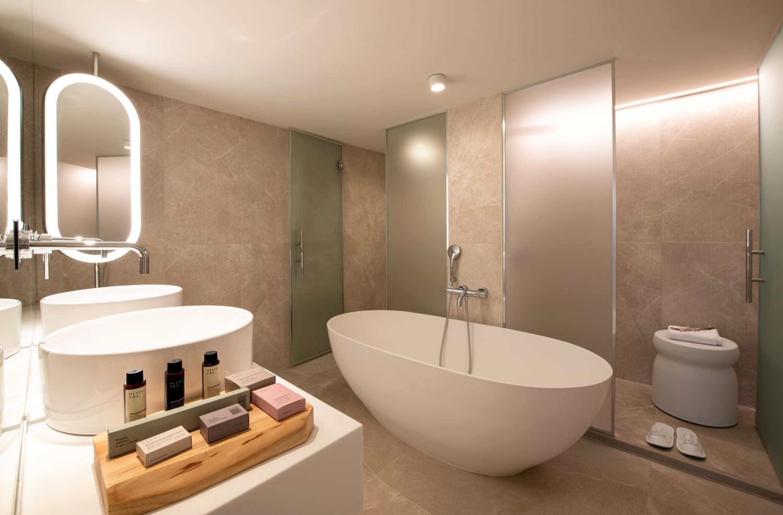 Superior Suite Sharing Pool