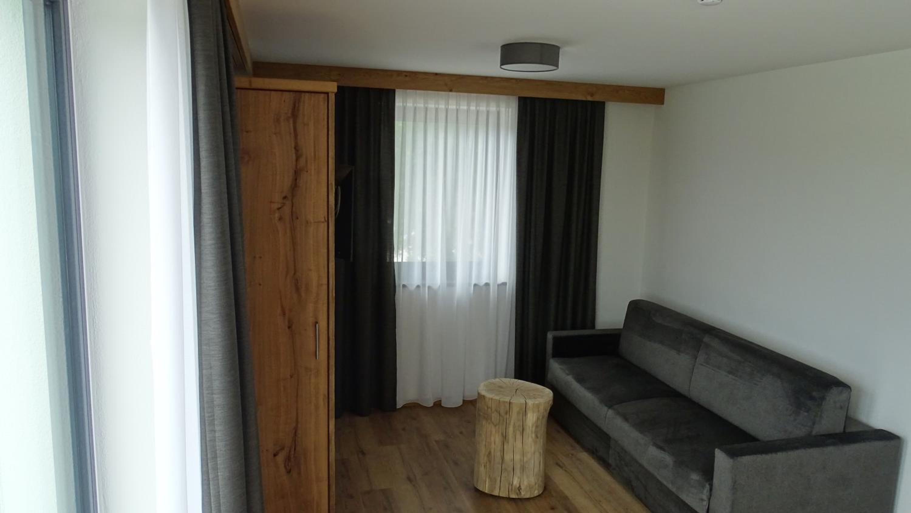 Apartment with Balcony - Photo 8