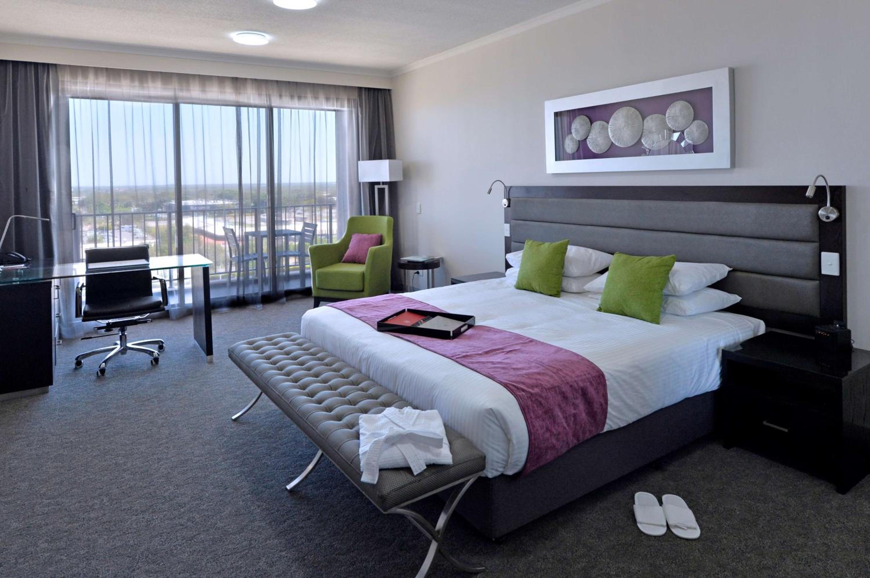 Executive King Room with Balcony thumbnail 5