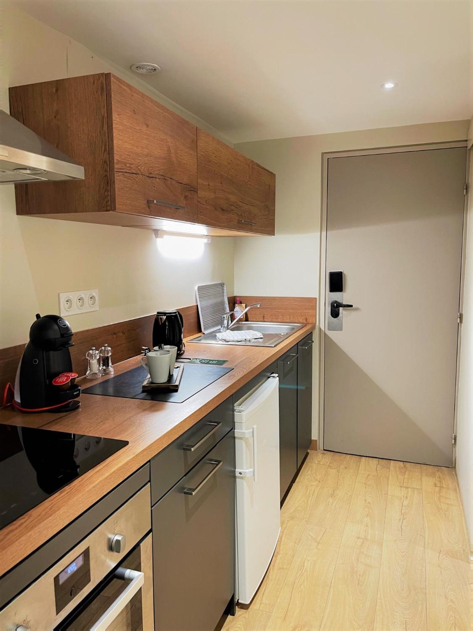 Superior Studio with Park view (2 Adults) - Photo 3