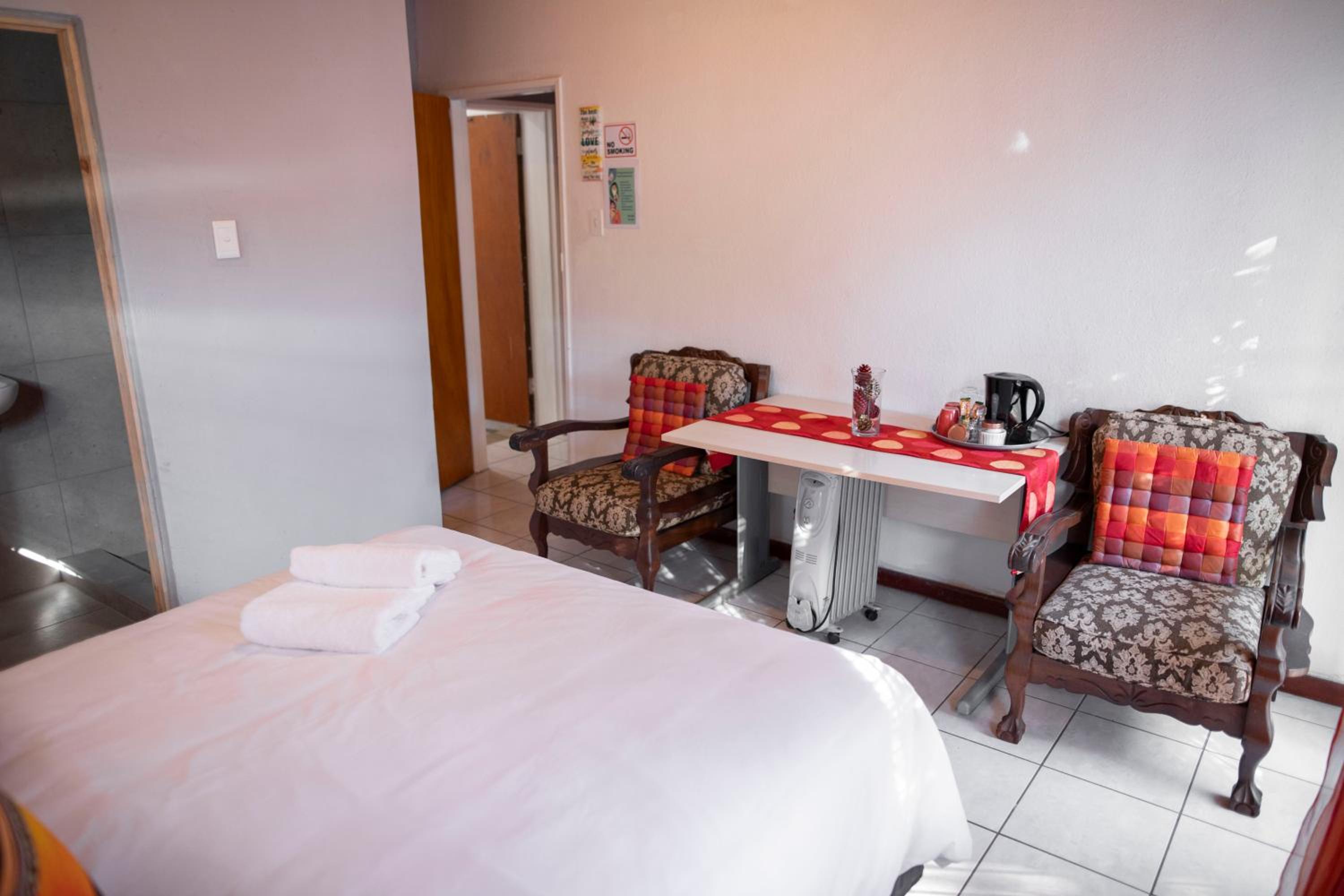 Deluxe Double Room - Photo 12