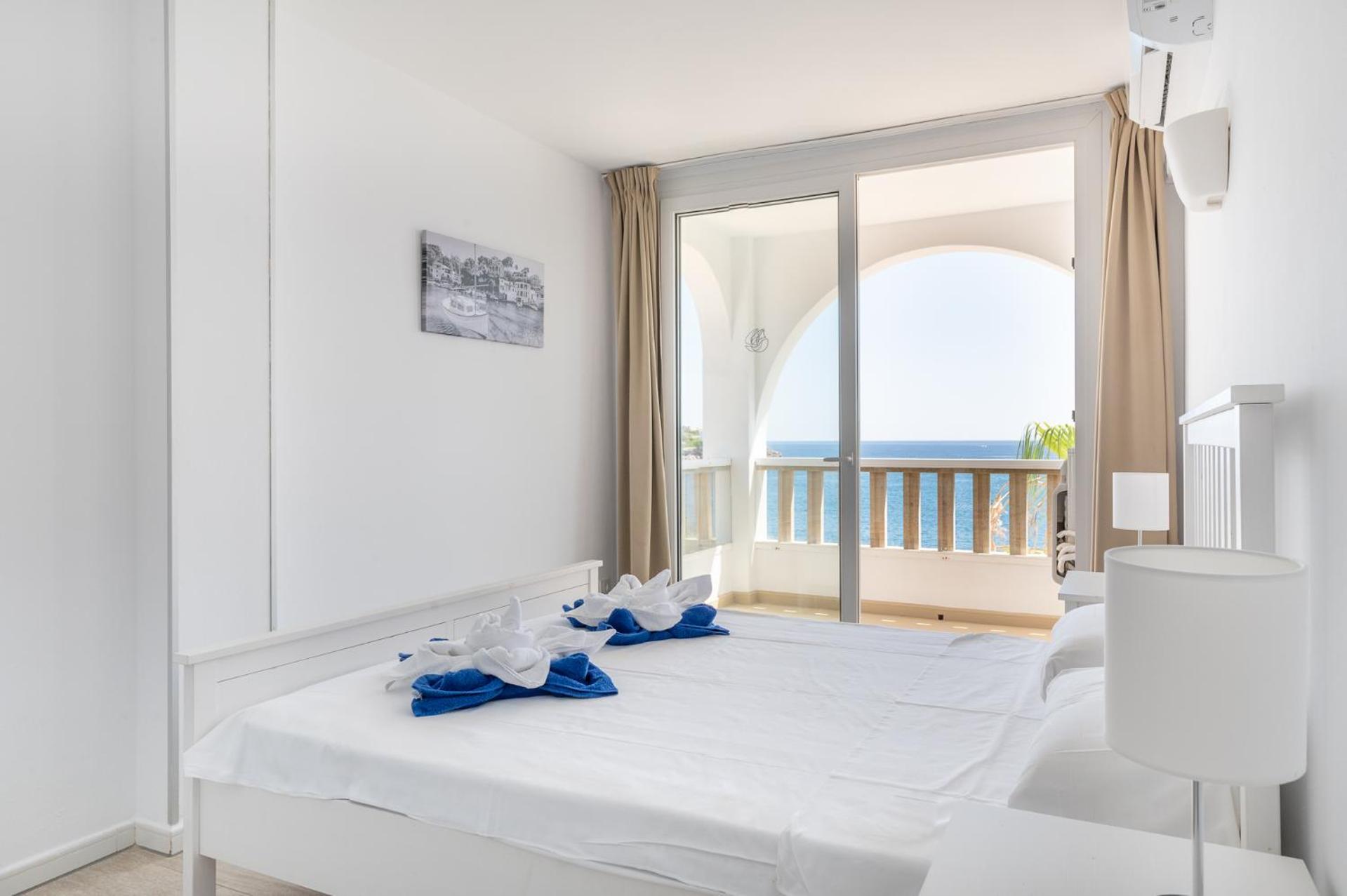 One-Bedroom Apartment with Sea View thumbnail 5