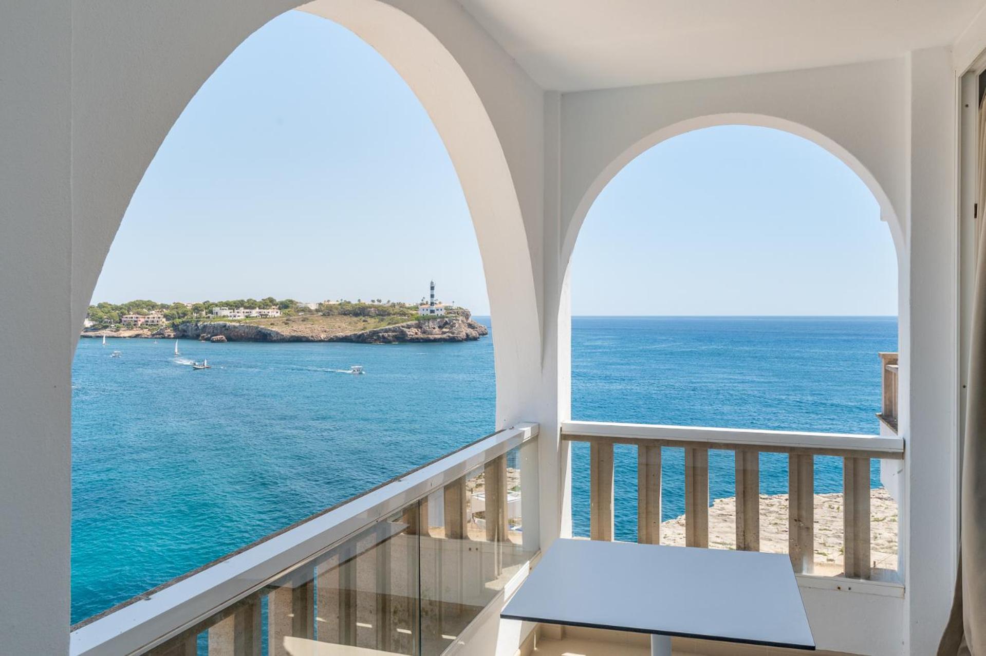 One-Bedroom Apartment with Sea View thumbnail 5