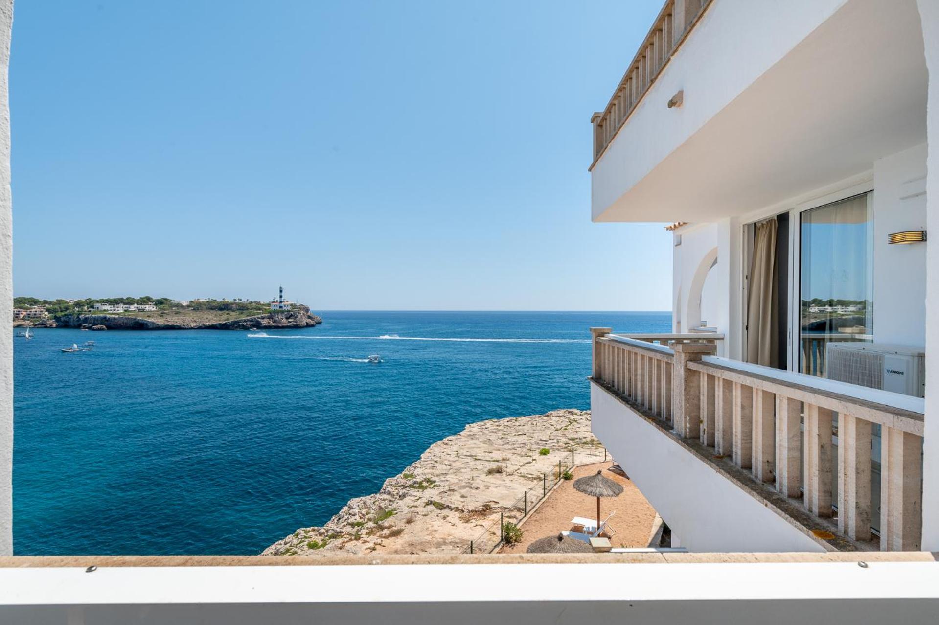 One-Bedroom Apartment with Sea View thumbnail 5