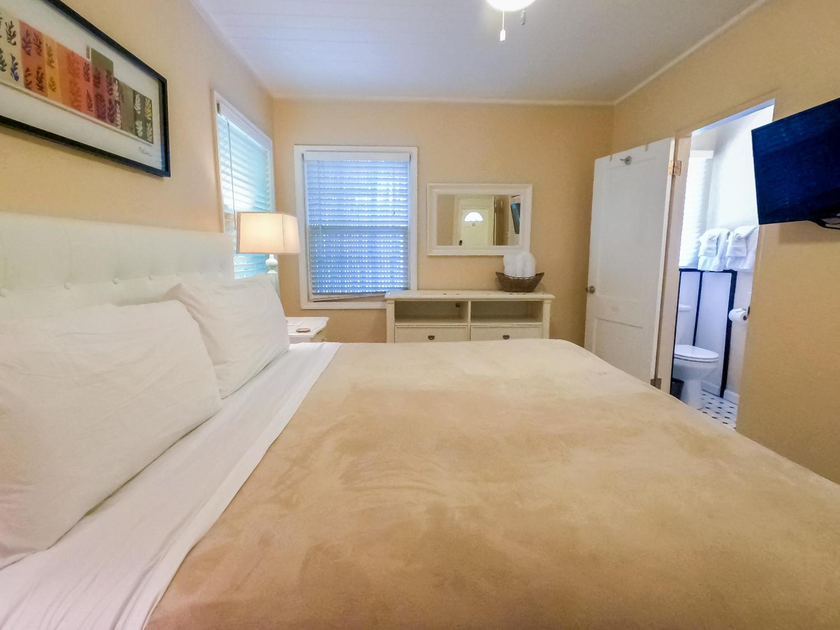 1 Bedroom King Suite photo 2