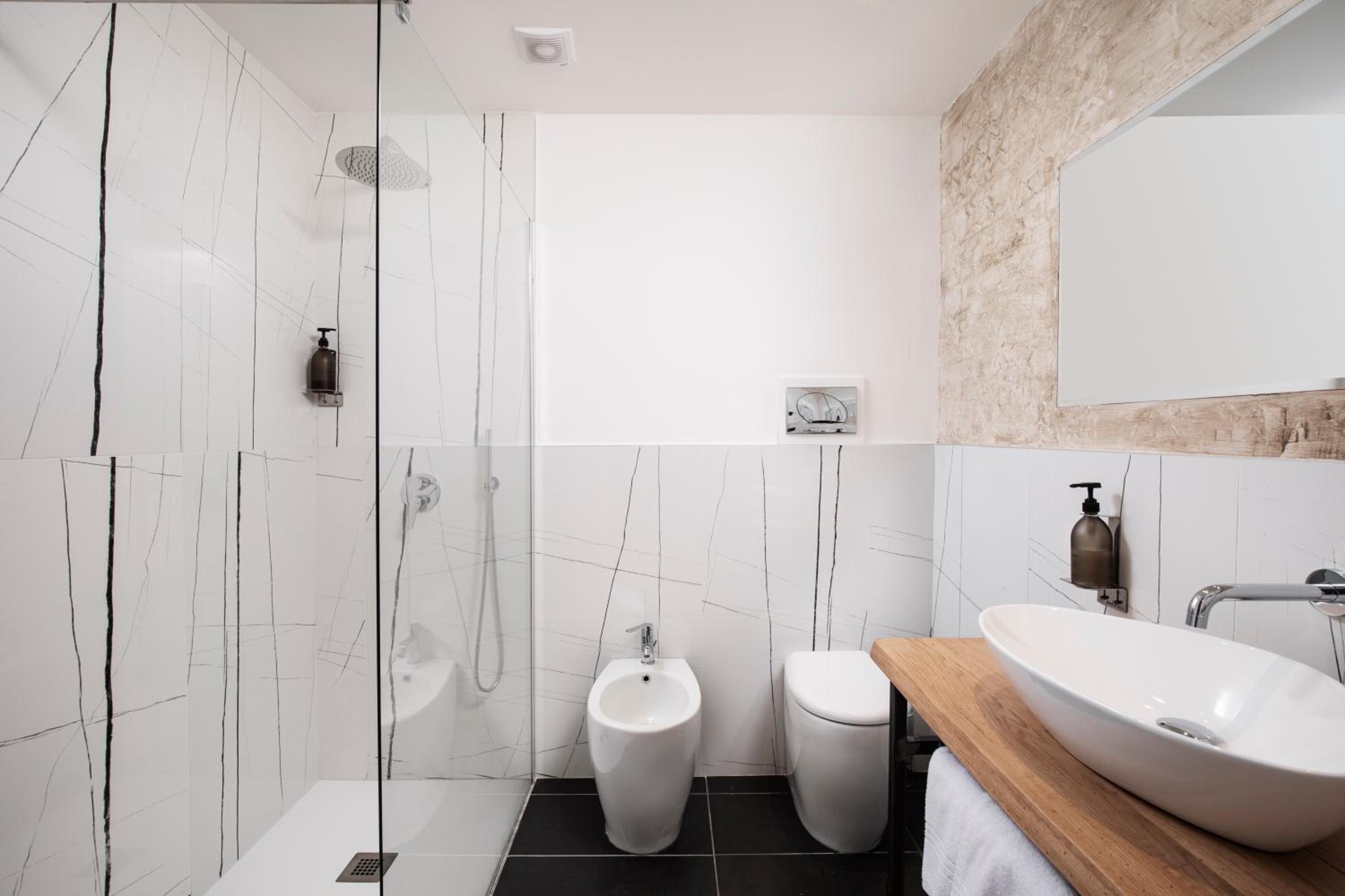 Large Double Room - Photo 2