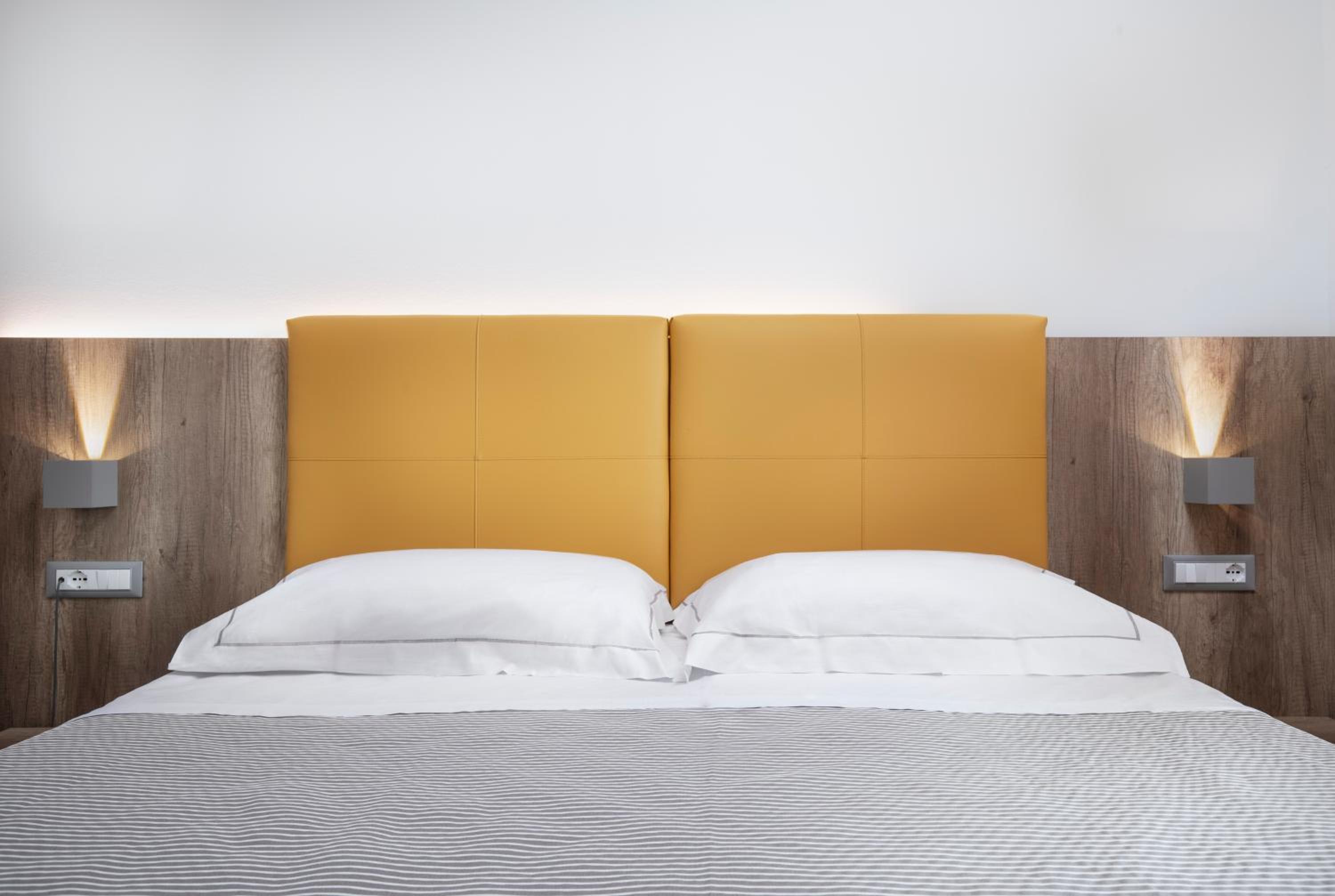 Large Double Room - Photo 3