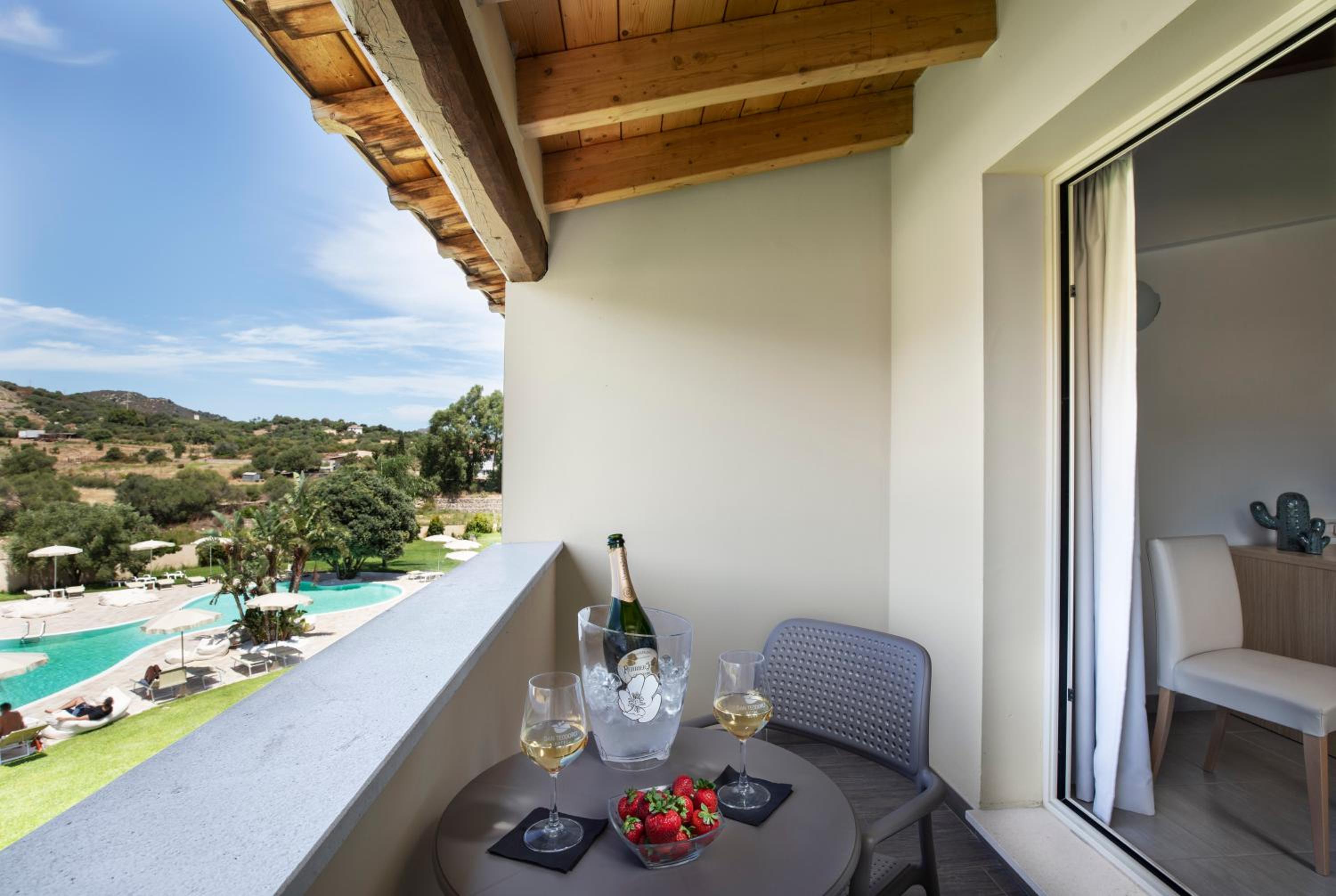 Double or Twin Room with Pool View - Photo 4