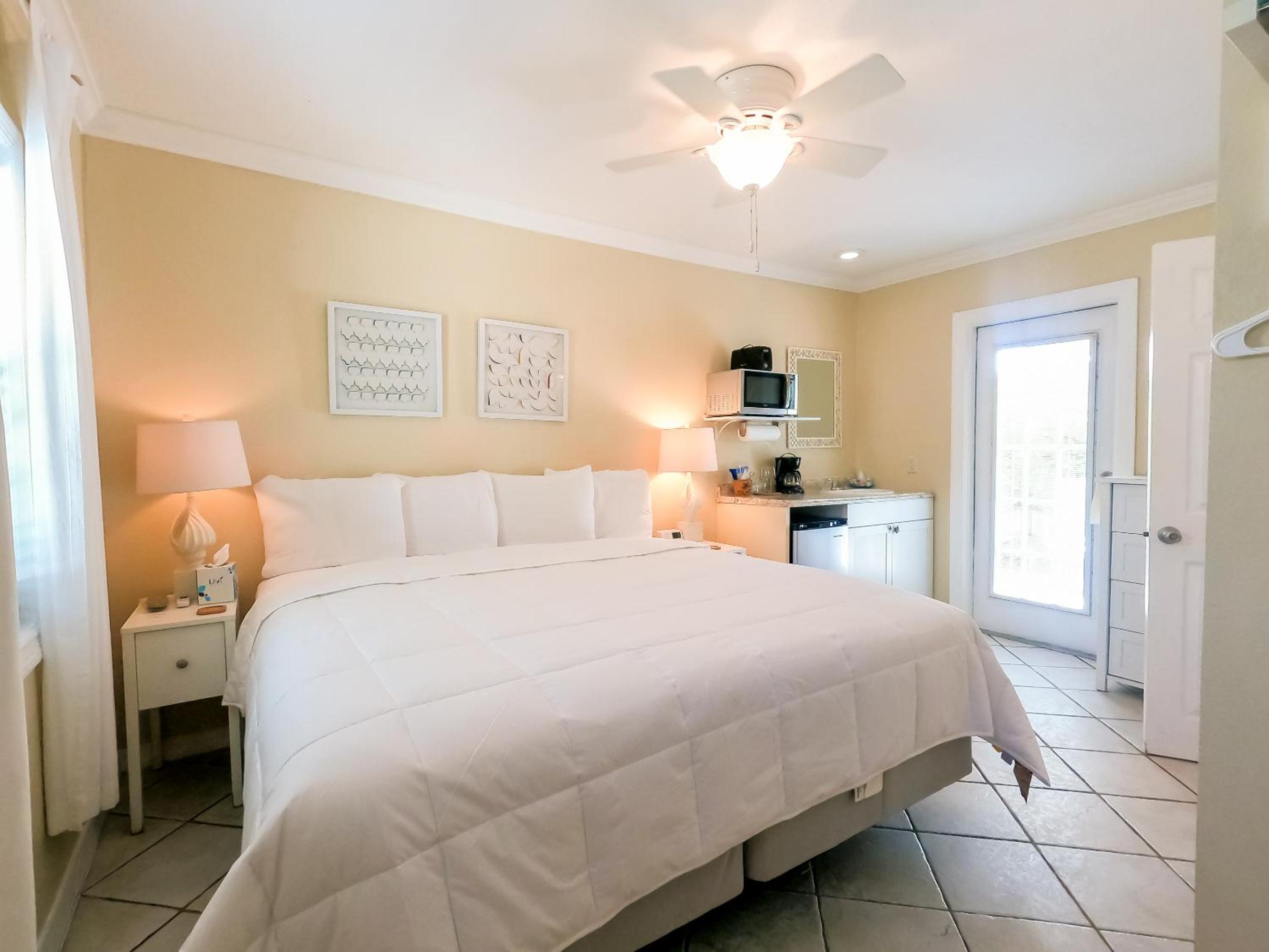 1 Bedroom Queen Suite
