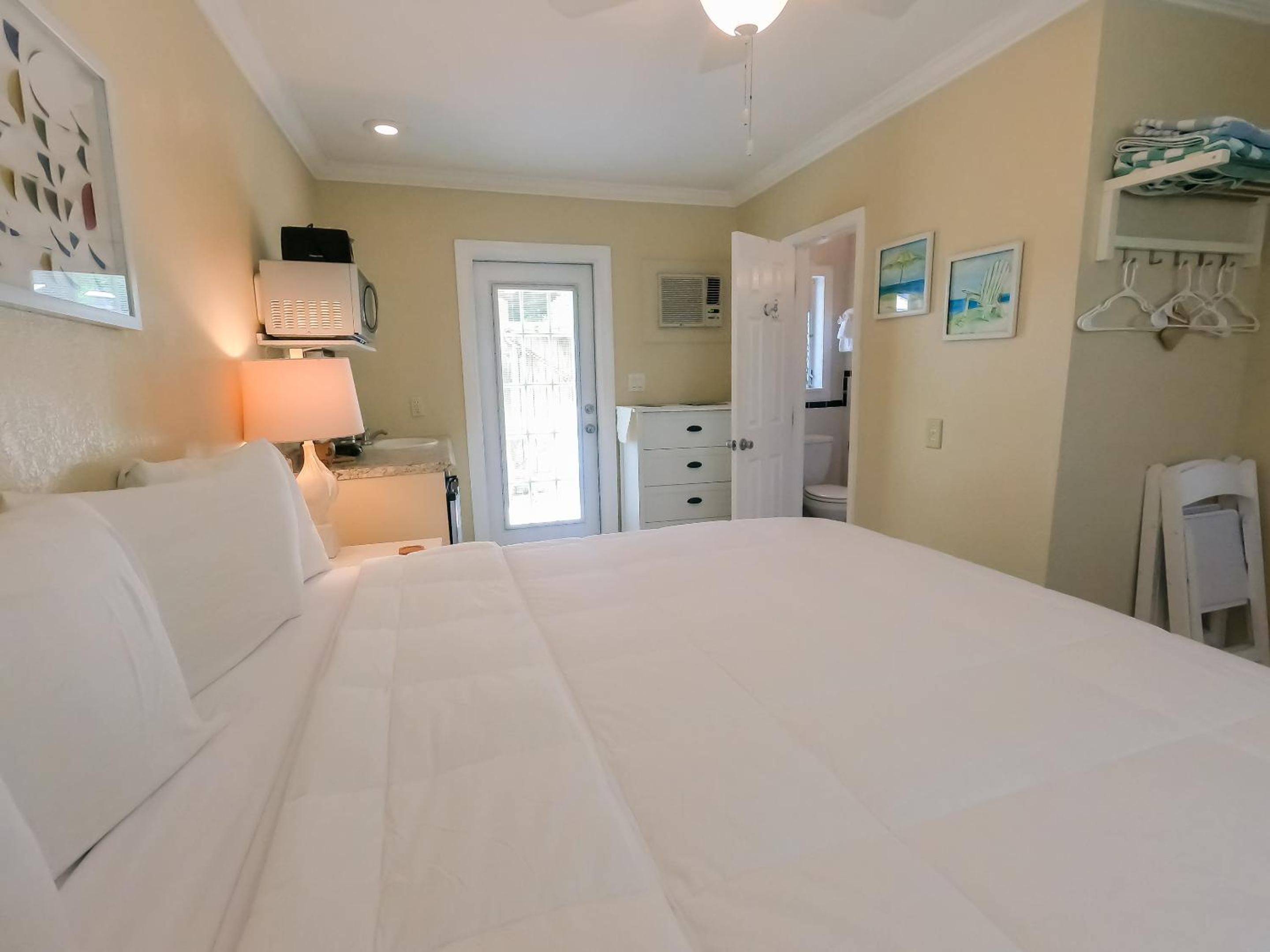 1 Bedroom Queen Suite photo 3