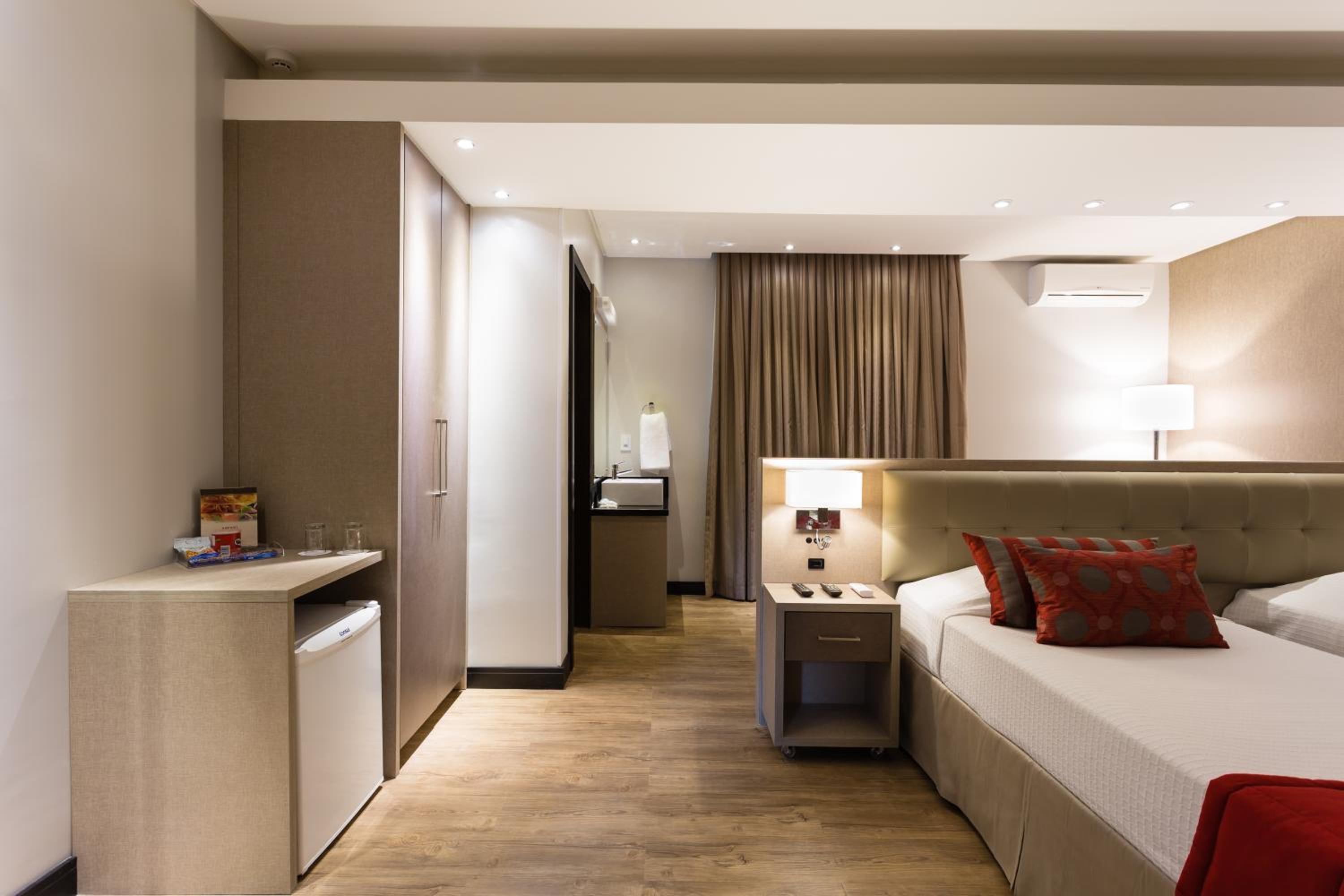 Premium Suite Twin Room thumbnail 5