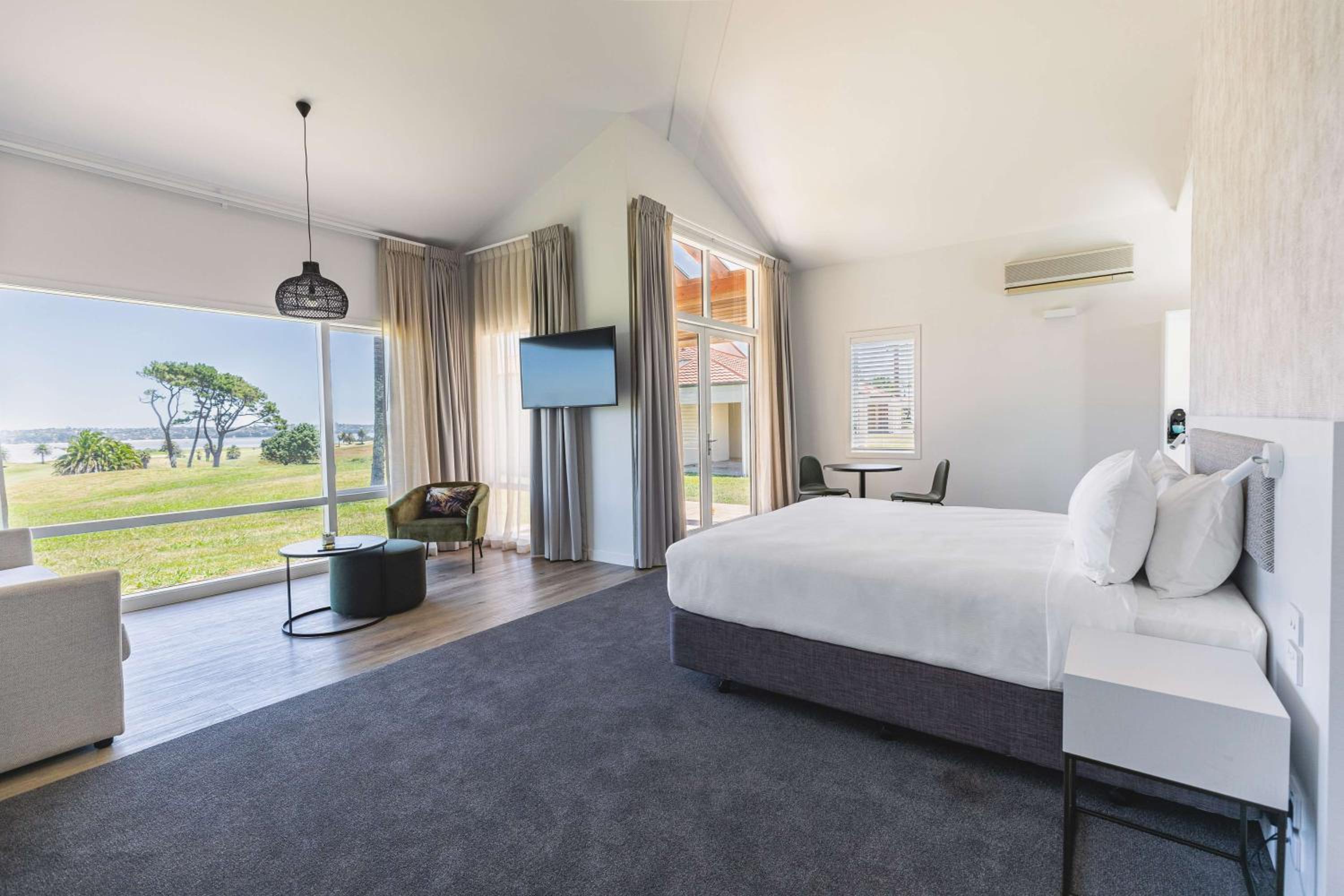 Deluxe King Villa